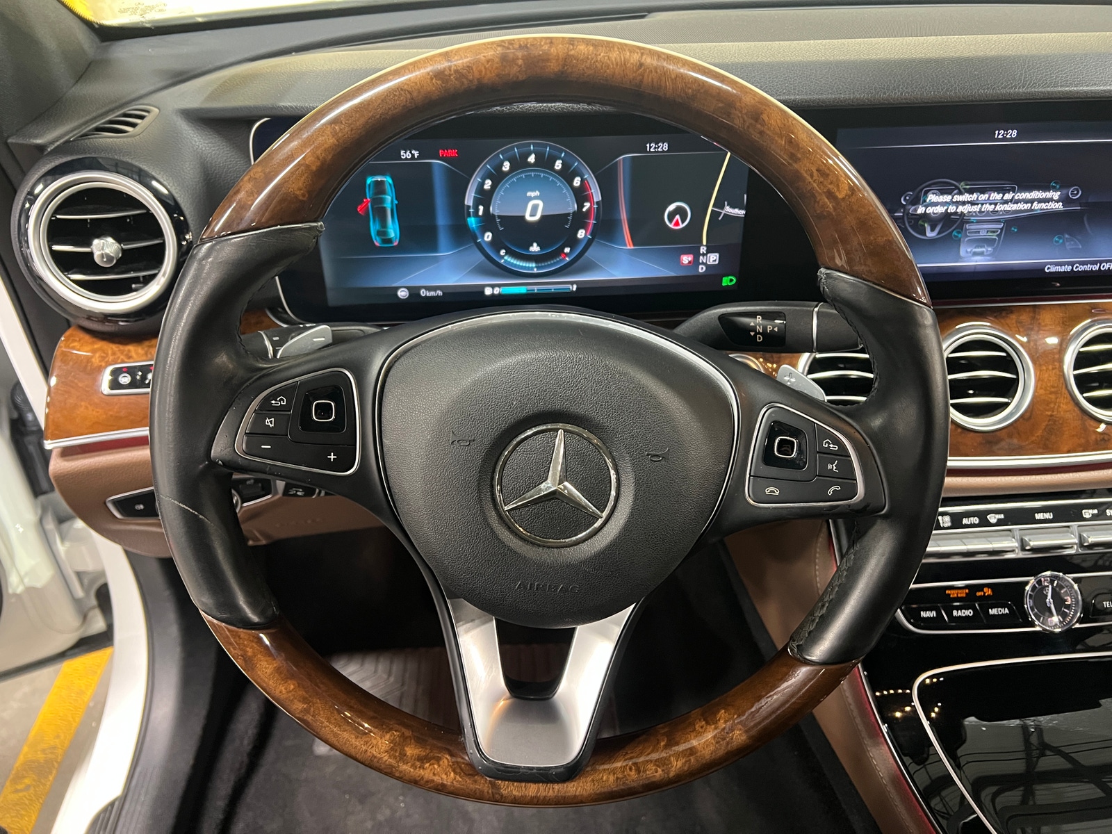 Thumbnail: 2017 Mercedes-Benz E-Class - 4