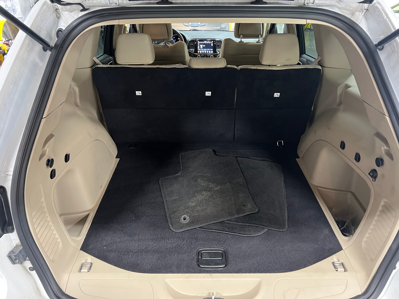 Thumbnail: 2022 Jeep Grand Cherokee - 7