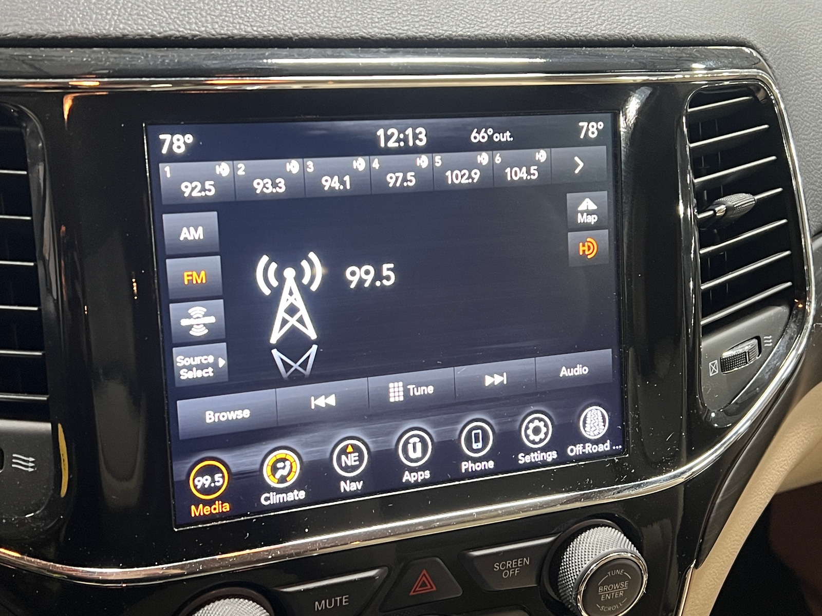 Thumbnail: 2022 Jeep Grand Cherokee - 4