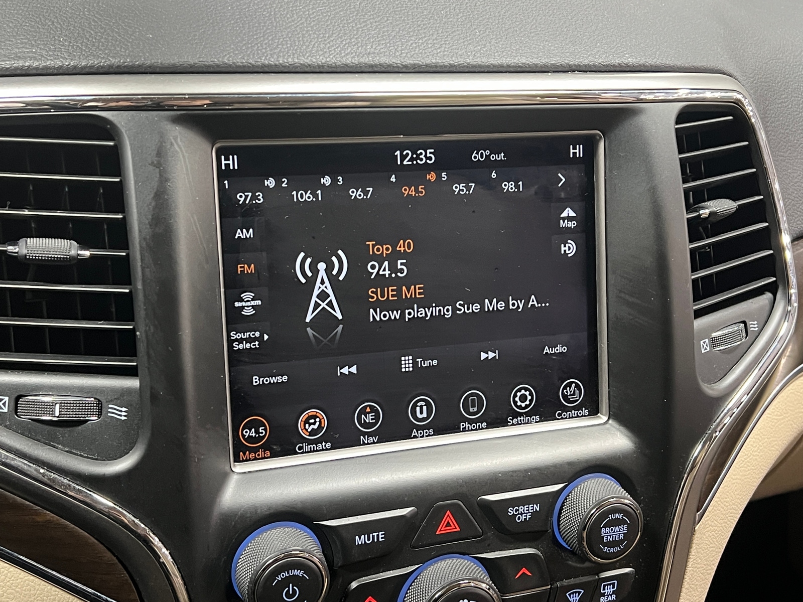 Thumbnail: 2018 Jeep Grand Cherokee - 3