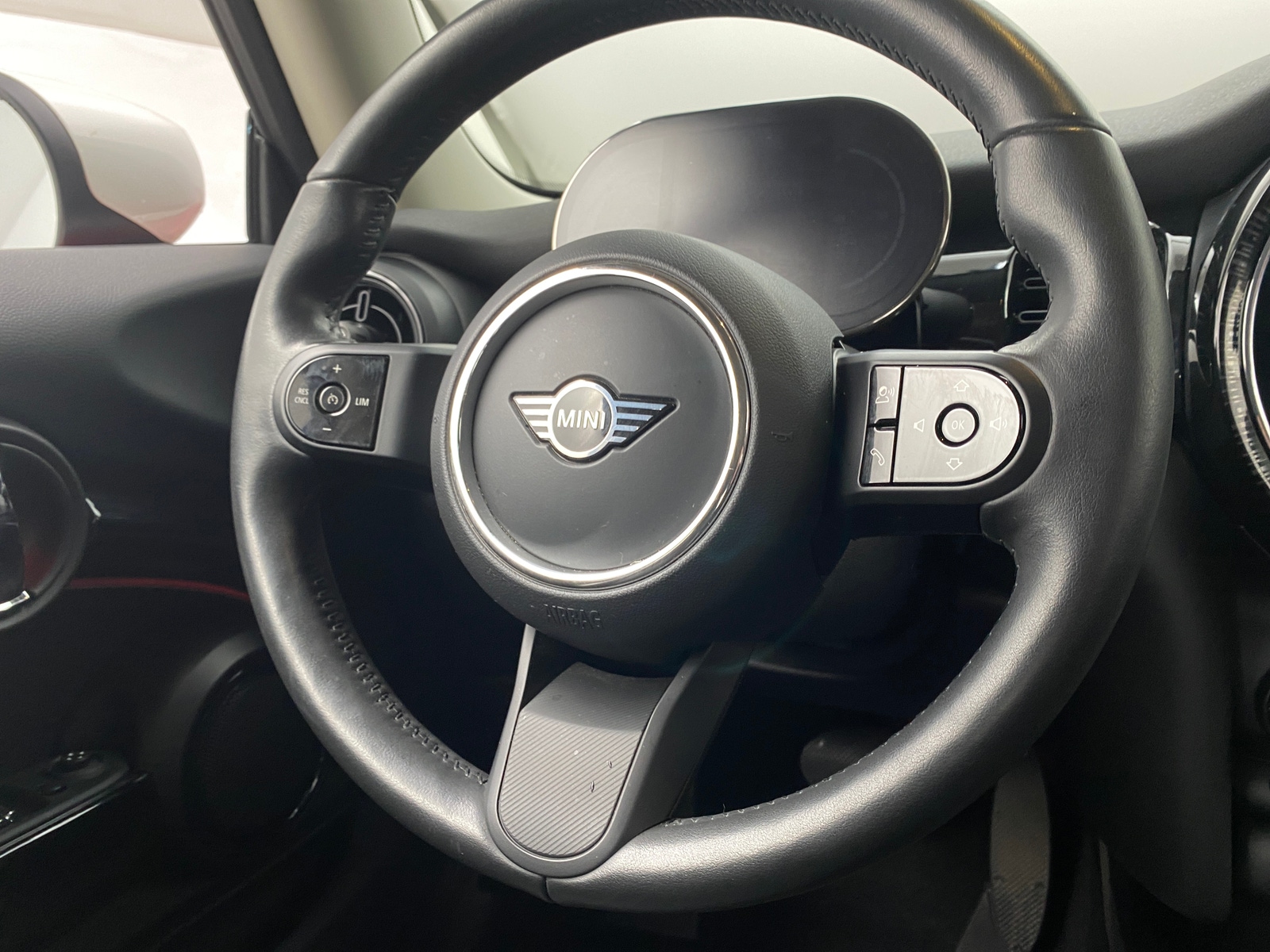 Thumbnail: 2022 MINI Cooper Hardtop - 4