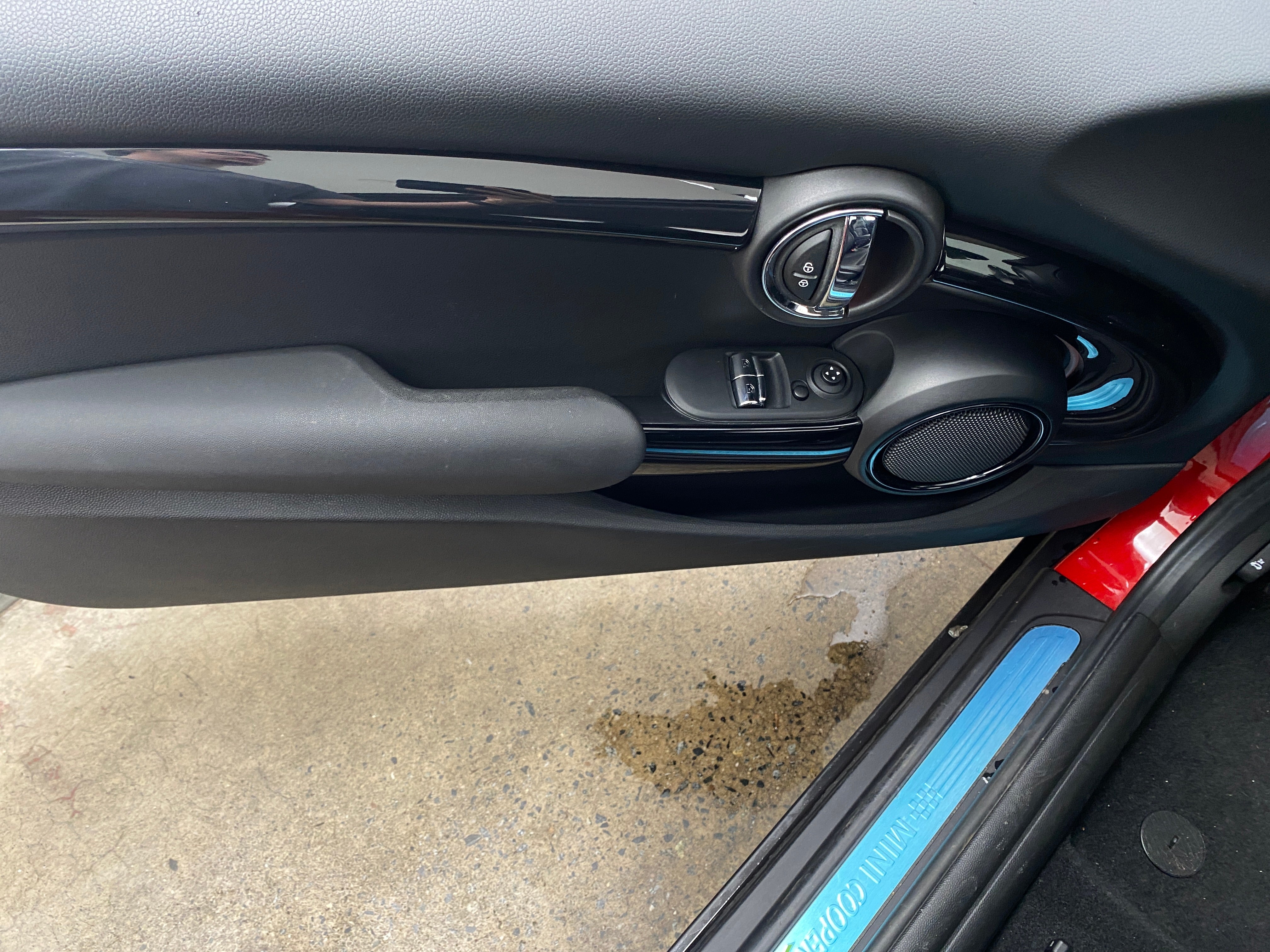 Used 2022 MINI Hardtop 2 Door SE with VIN WMW13DJ00N2R29292 for sale in Auburn, WA