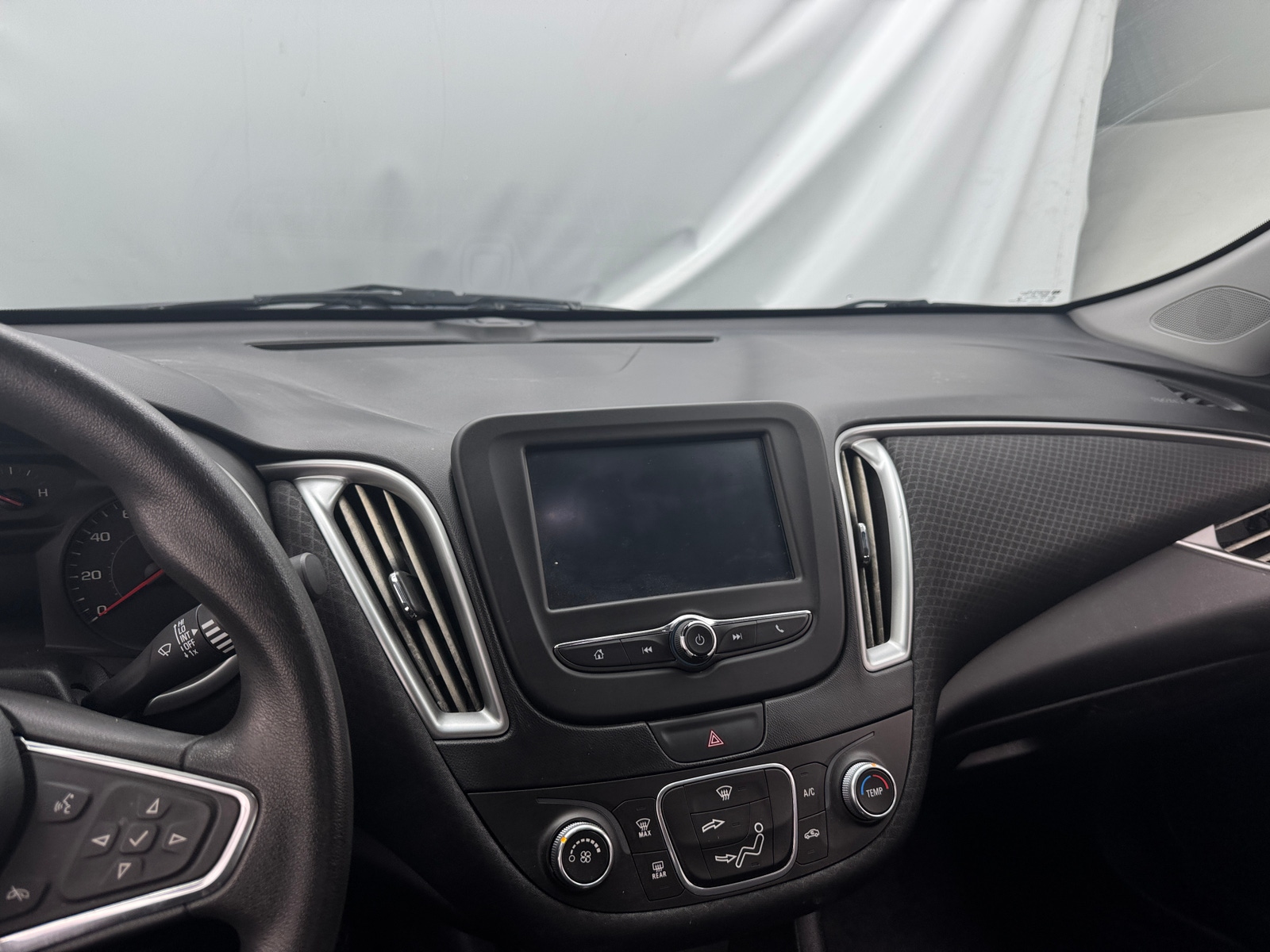 Thumbnail: 2018 Chevrolet Malibu - 4