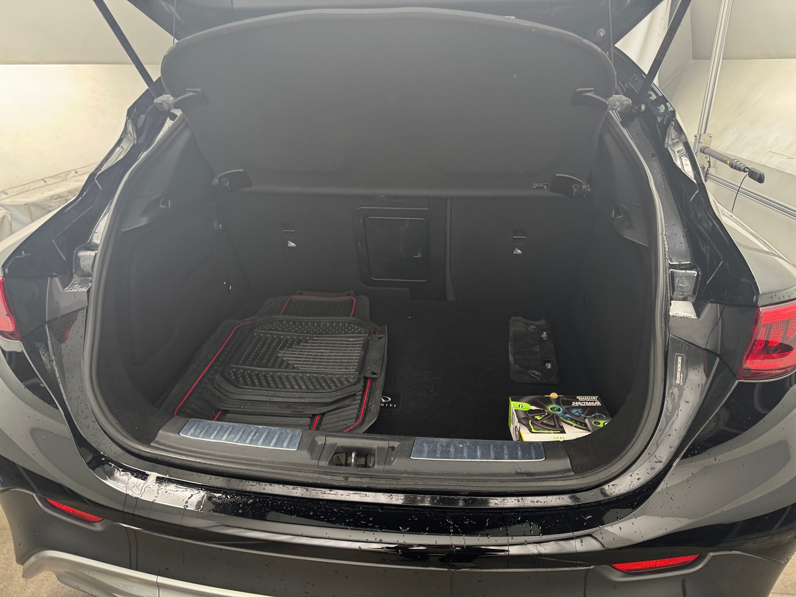 Thumbnail: 2018 INFINITI QX30 - 6