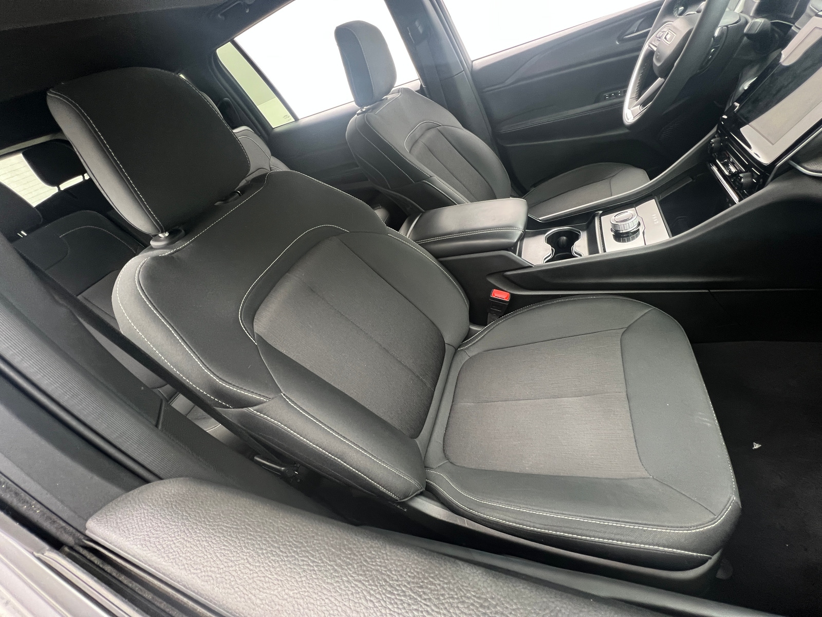 Thumbnail: 2024 Jeep Grand Cherokee L - 2