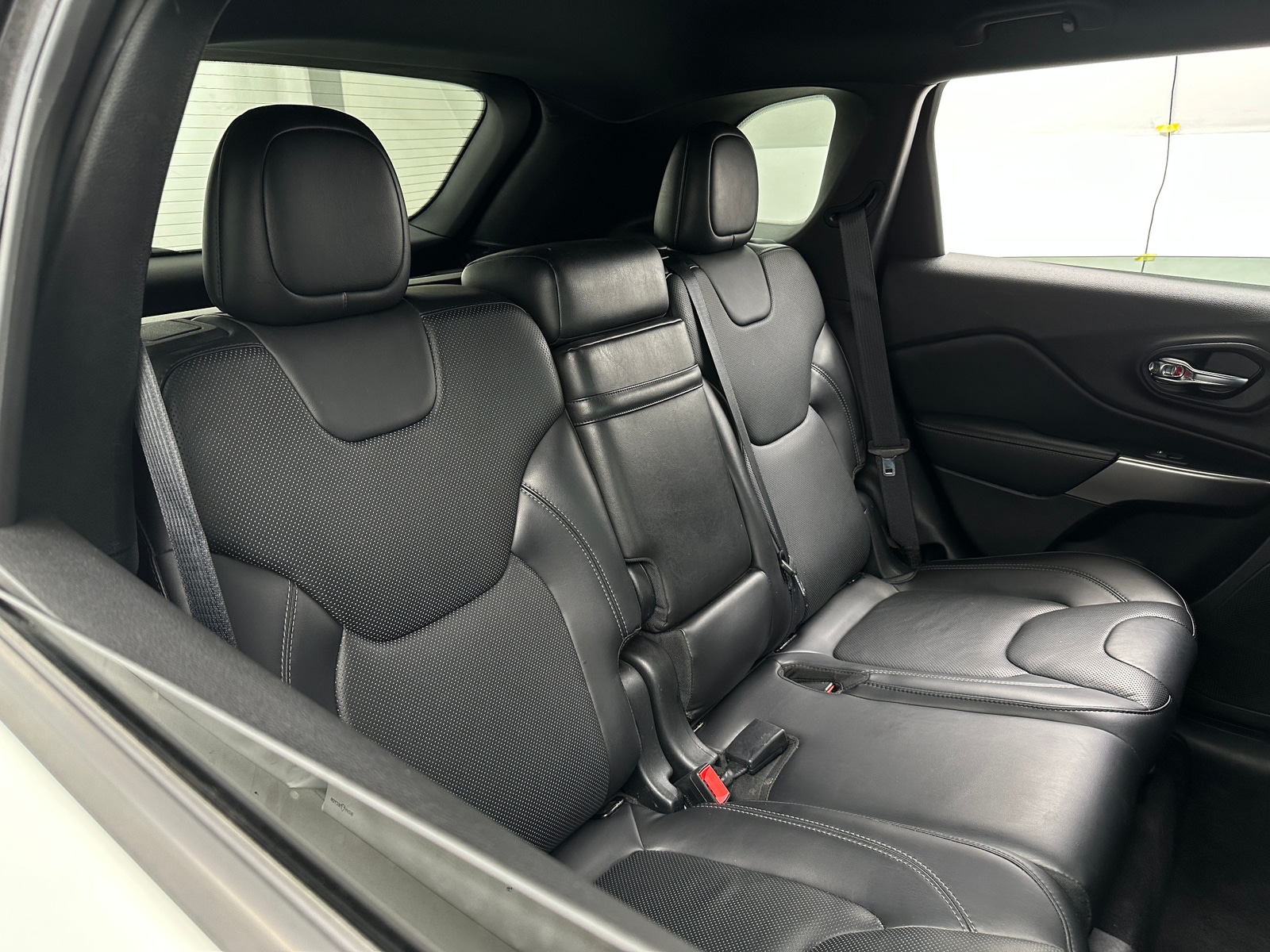 Thumbnail: 2019 Jeep Cherokee - 5