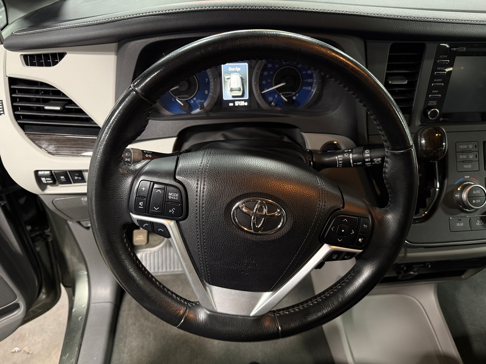 Thumbnail: 2018 Toyota Sienna - 4