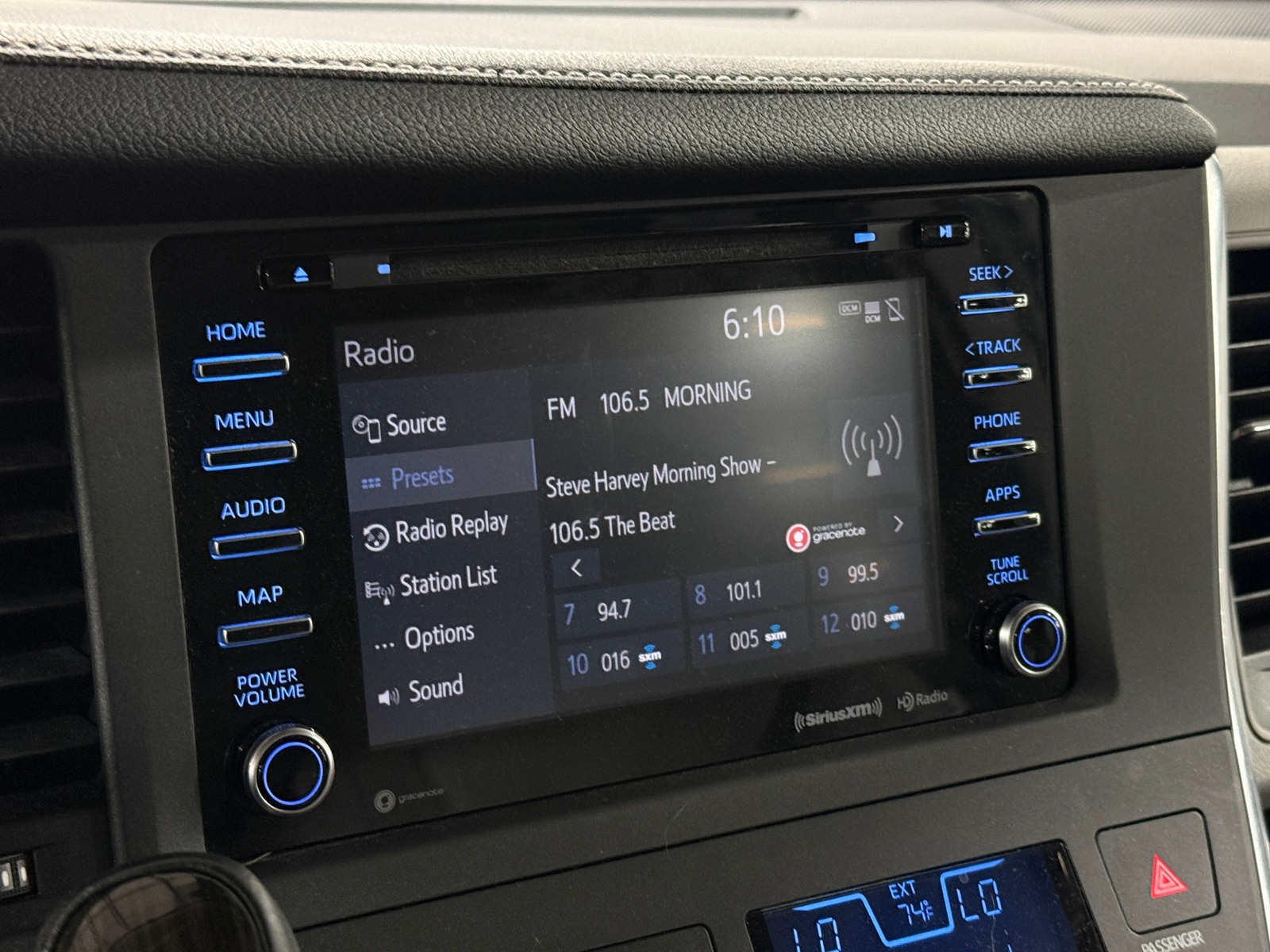 Thumbnail: 2018 Toyota Sienna - 3