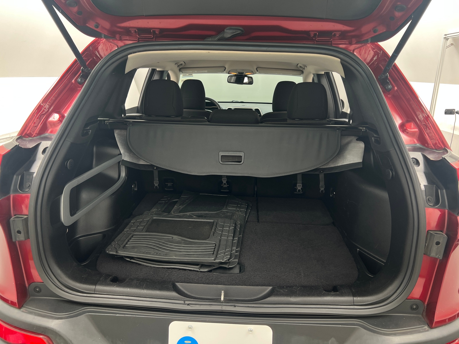 Thumbnail: 2015 Jeep Cherokee - 7