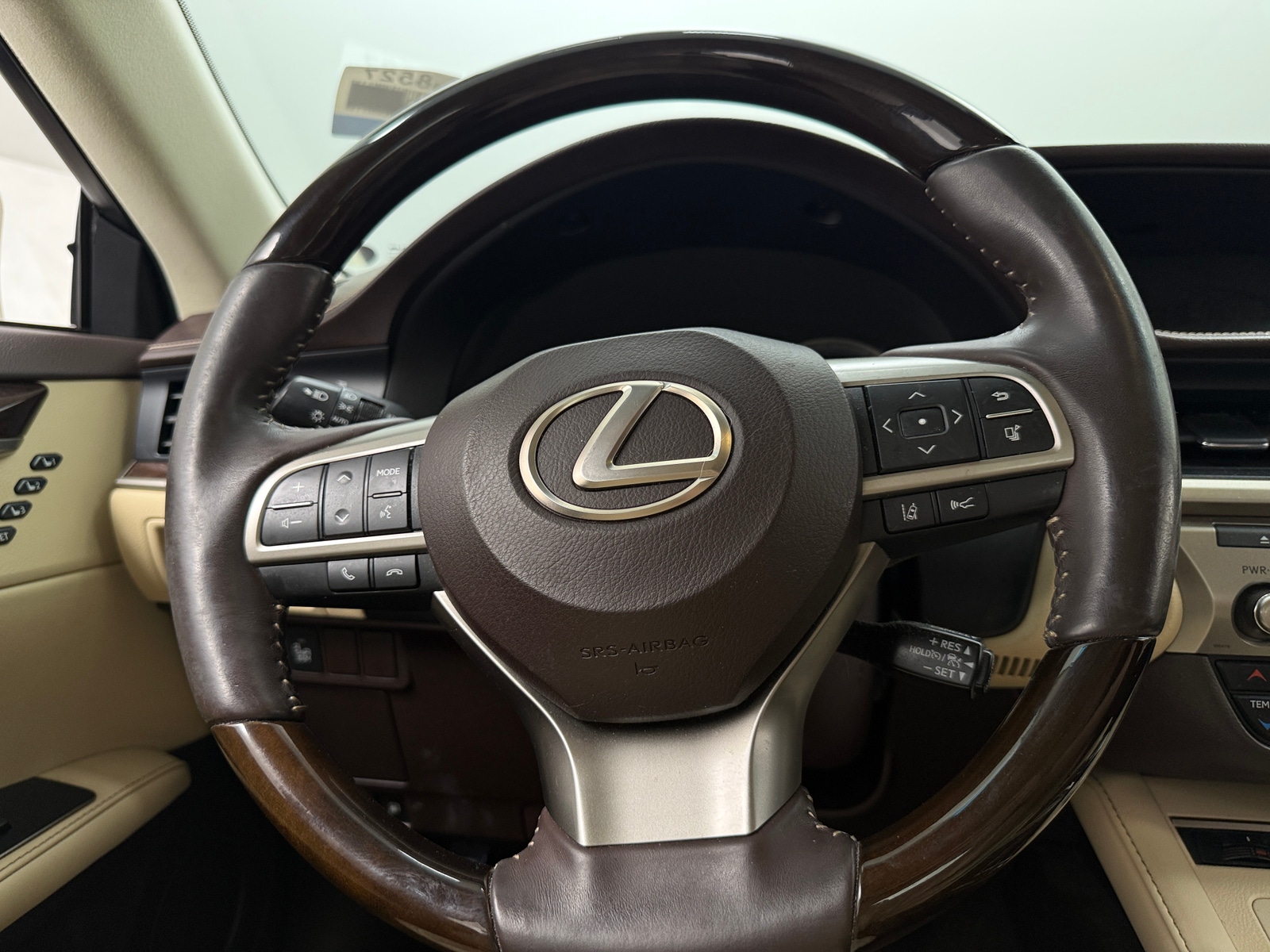 Thumbnail: 2016 Lexus ES - 4