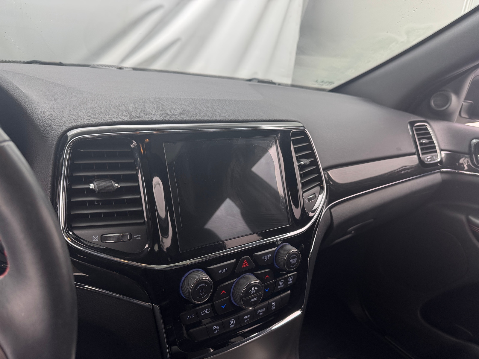 Thumbnail: 2019 Jeep Grand Cherokee - 4