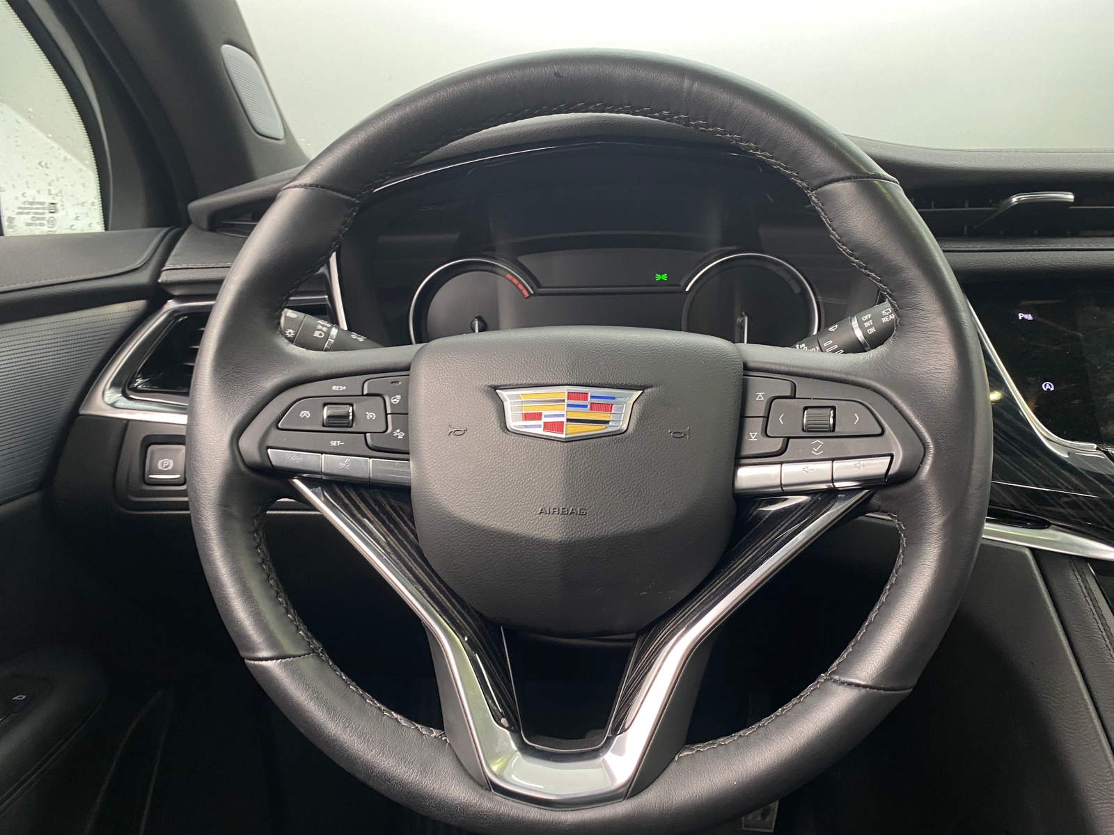 Thumbnail: 2025 Cadillac XT6 - 4