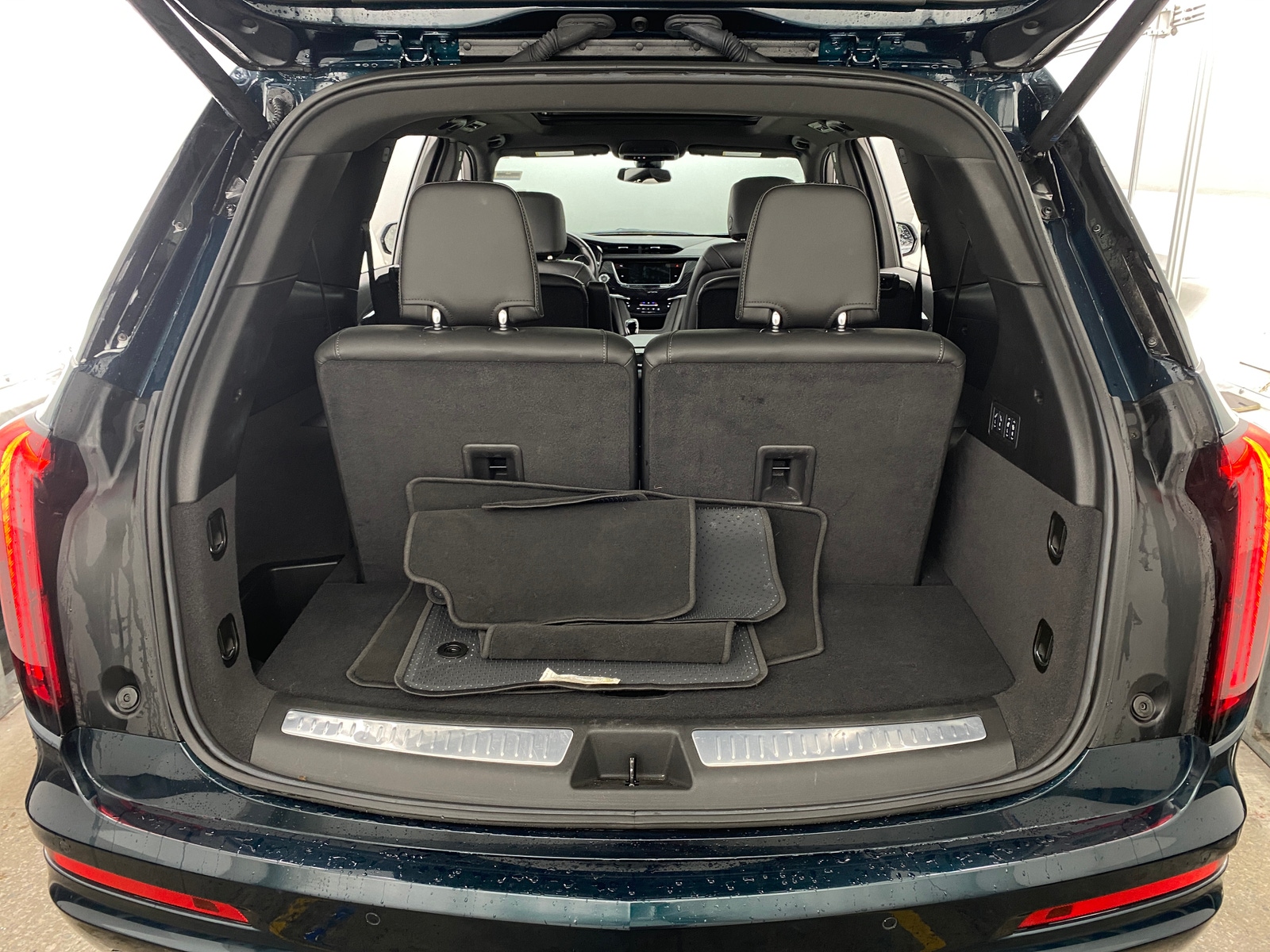 Thumbnail: 2025 Cadillac XT6 - 6