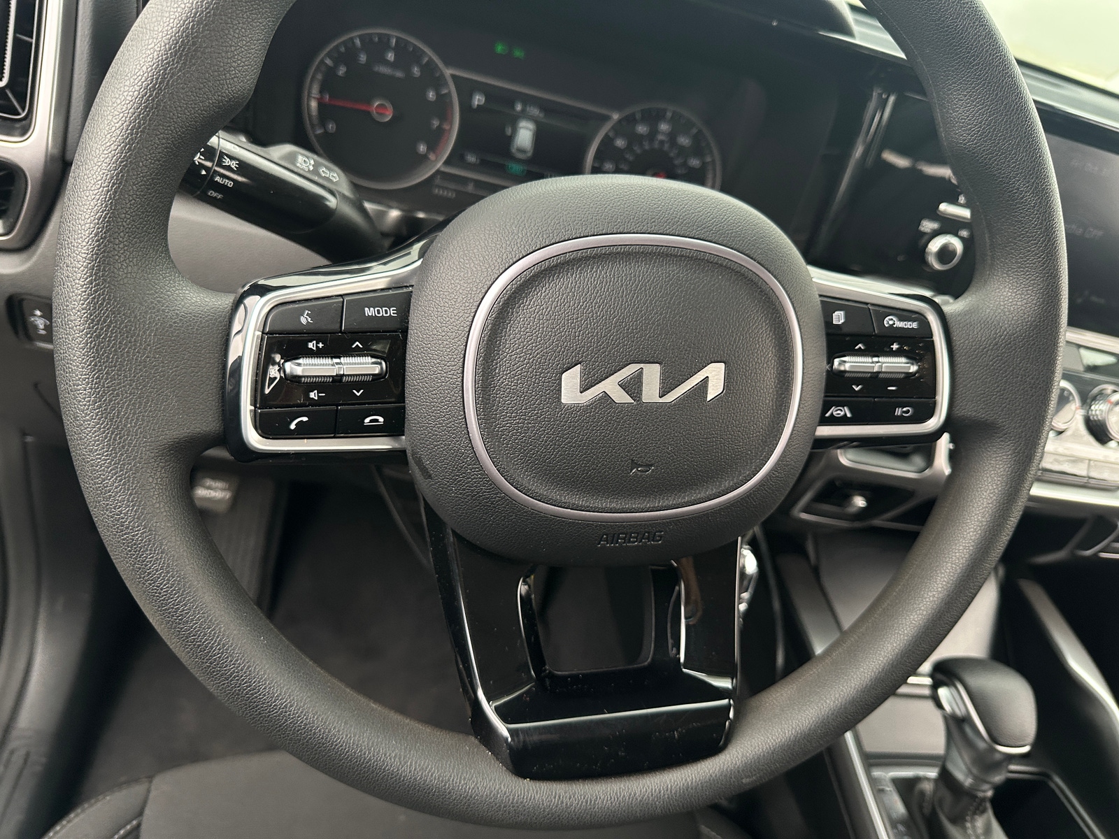 Thumbnail: 2023 Kia Sorento - 5