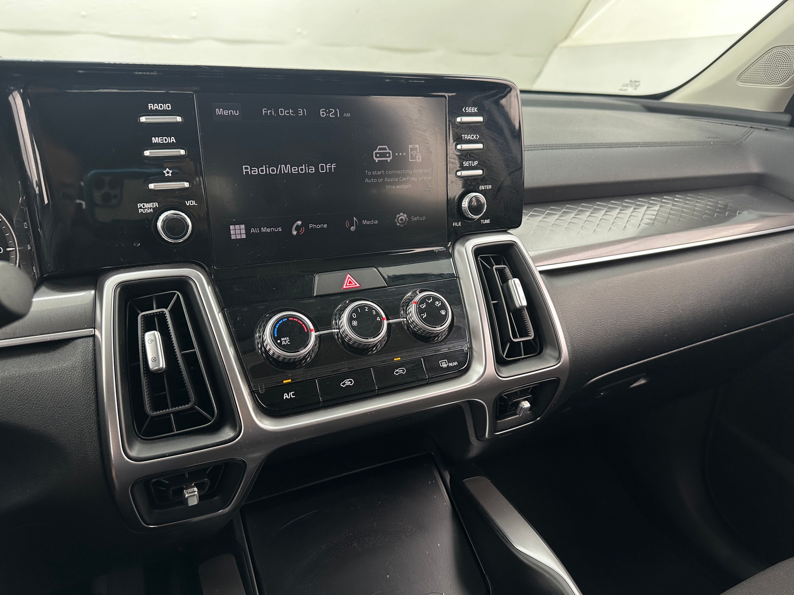 Thumbnail: 2023 Kia Sorento - 4