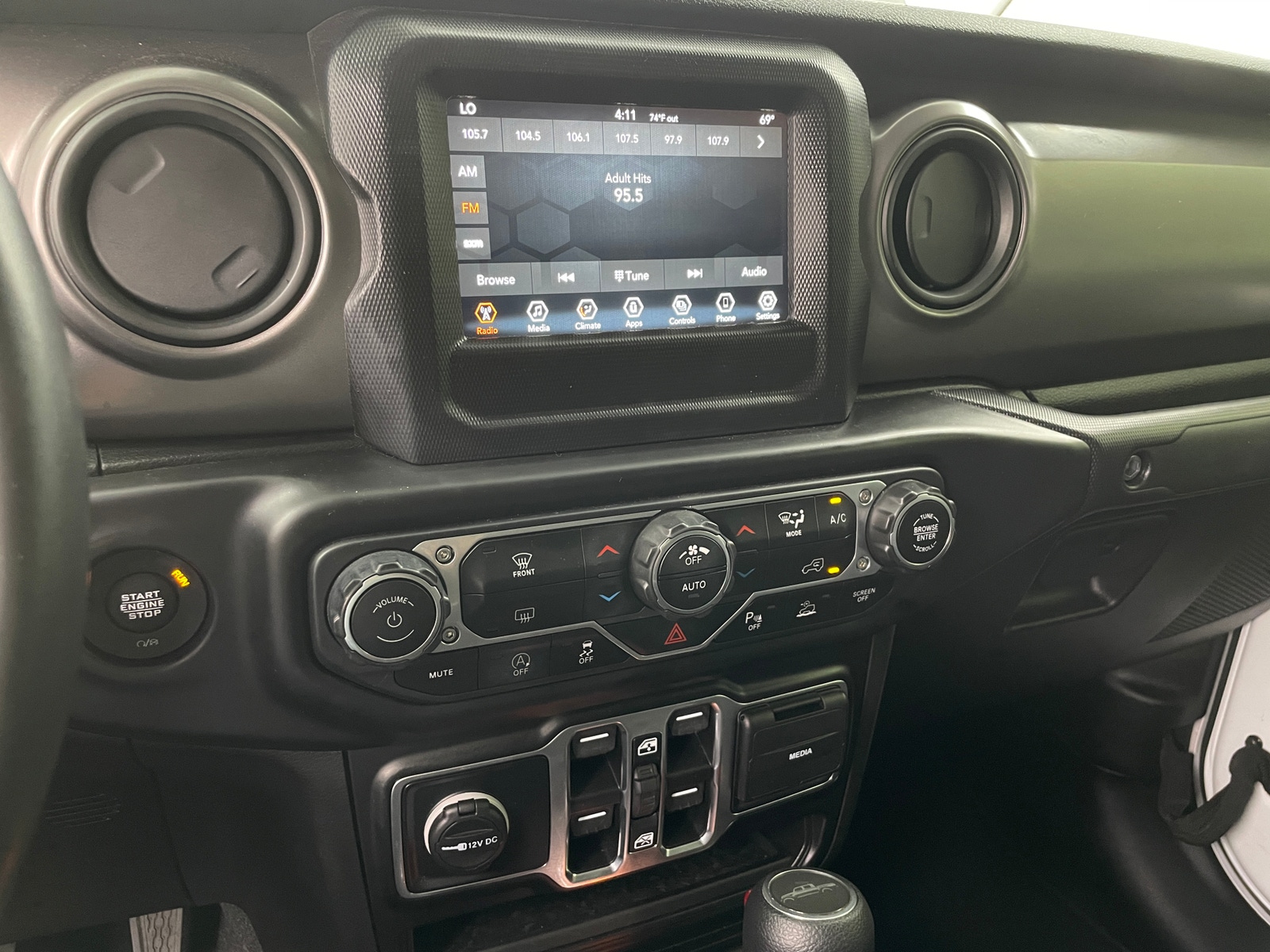 Thumbnail: 2021 Jeep Gladiator - 3