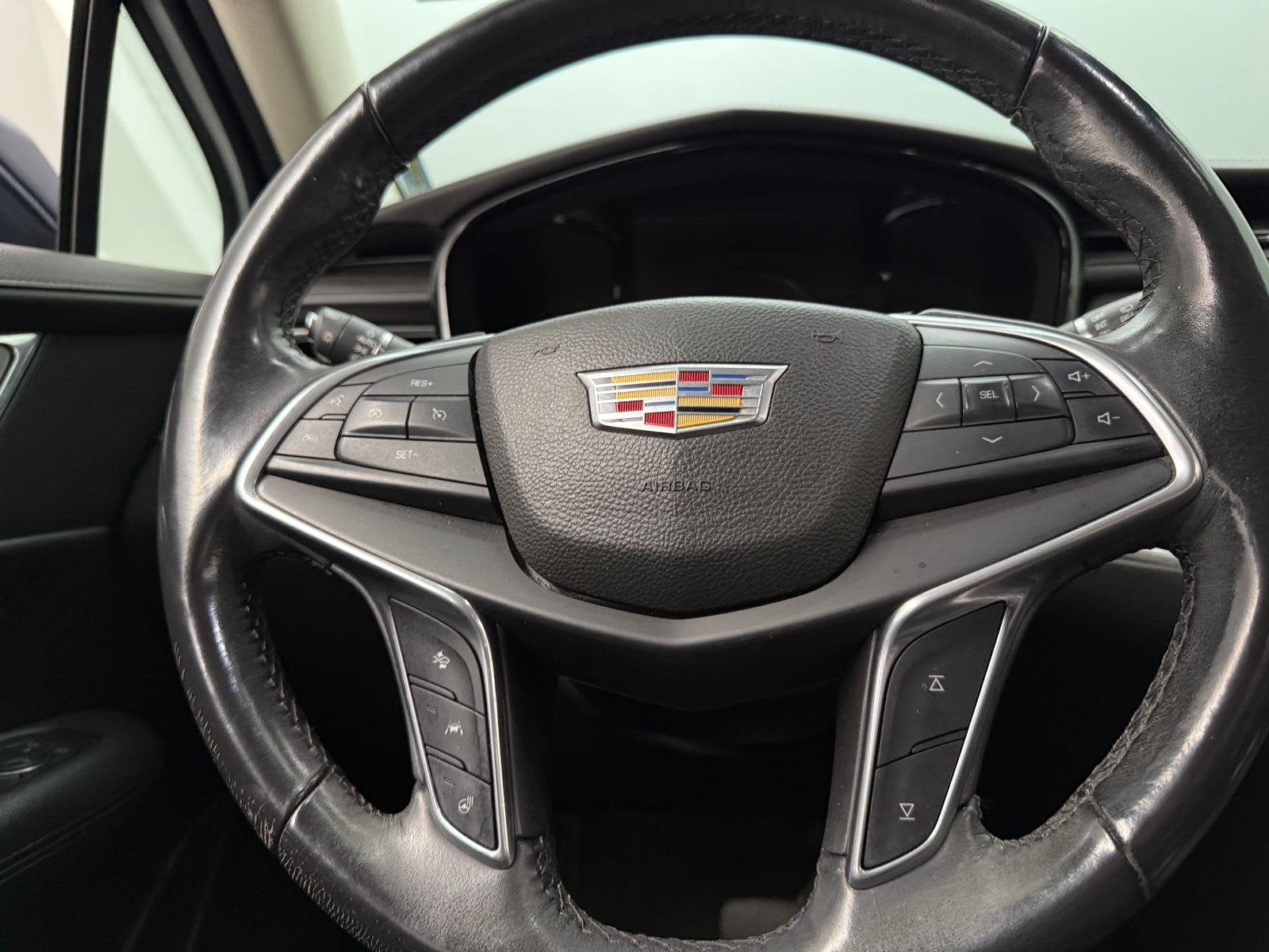 Thumbnail: 2017 Cadillac XT5 - 4