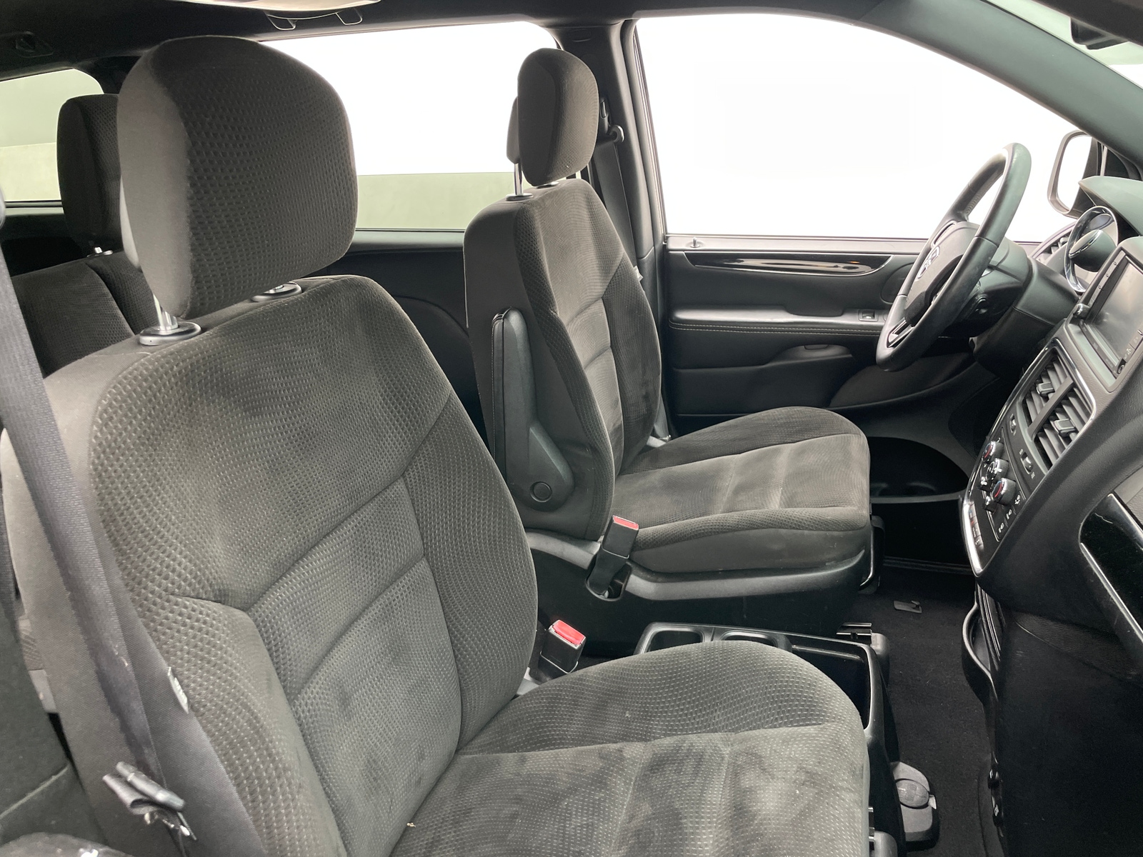 Thumbnail: 2018 Dodge Grand Caravan - 2