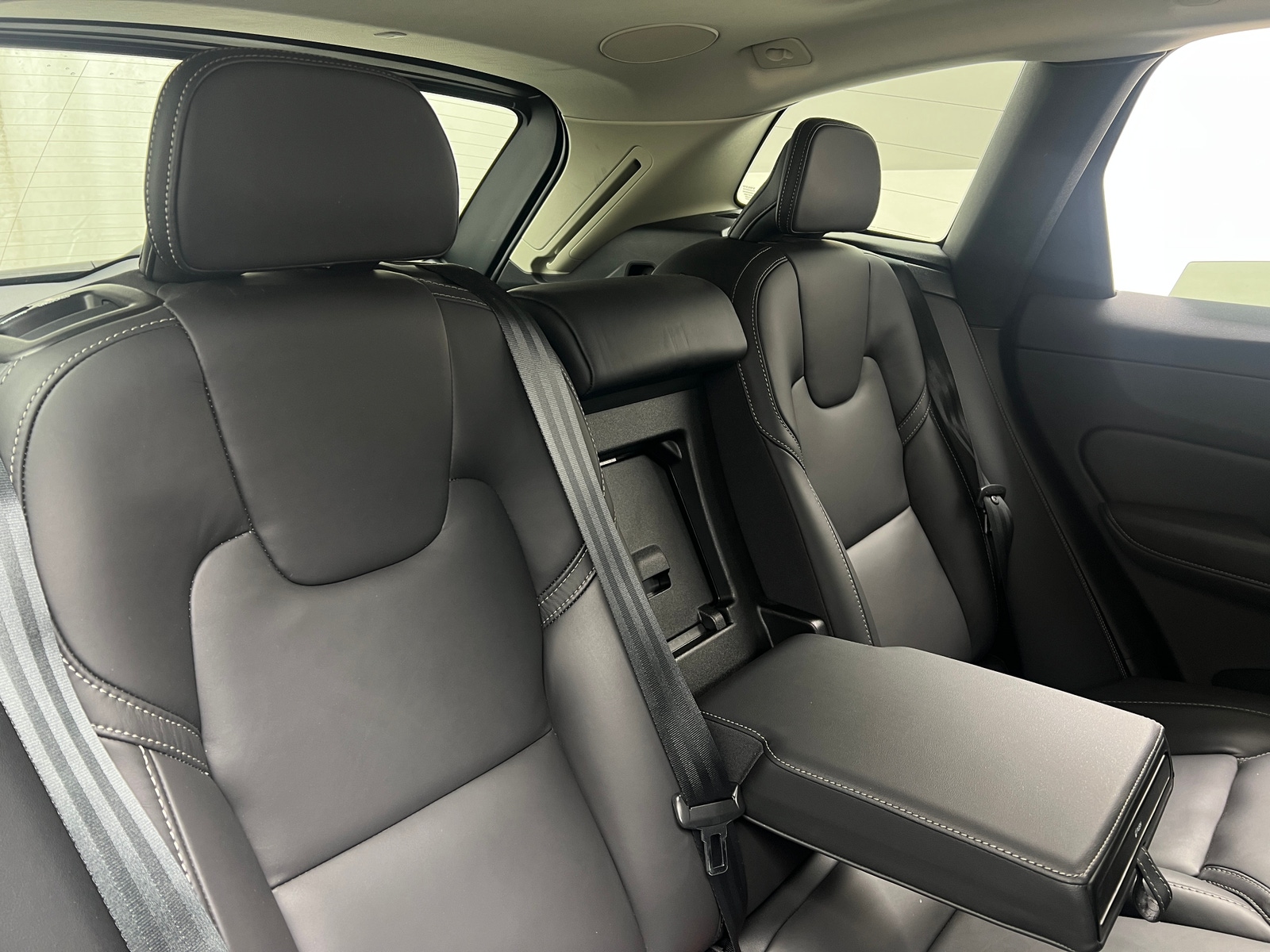 Thumbnail: 2022 Volvo XC60 - 5