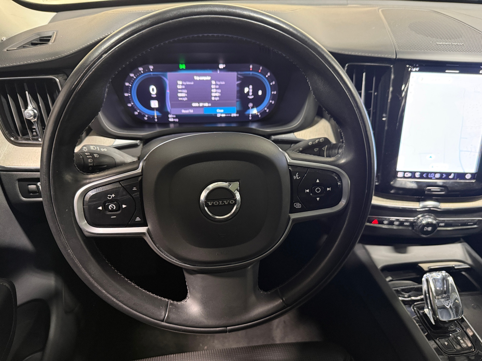 Thumbnail: 2022 Volvo XC60 - 4