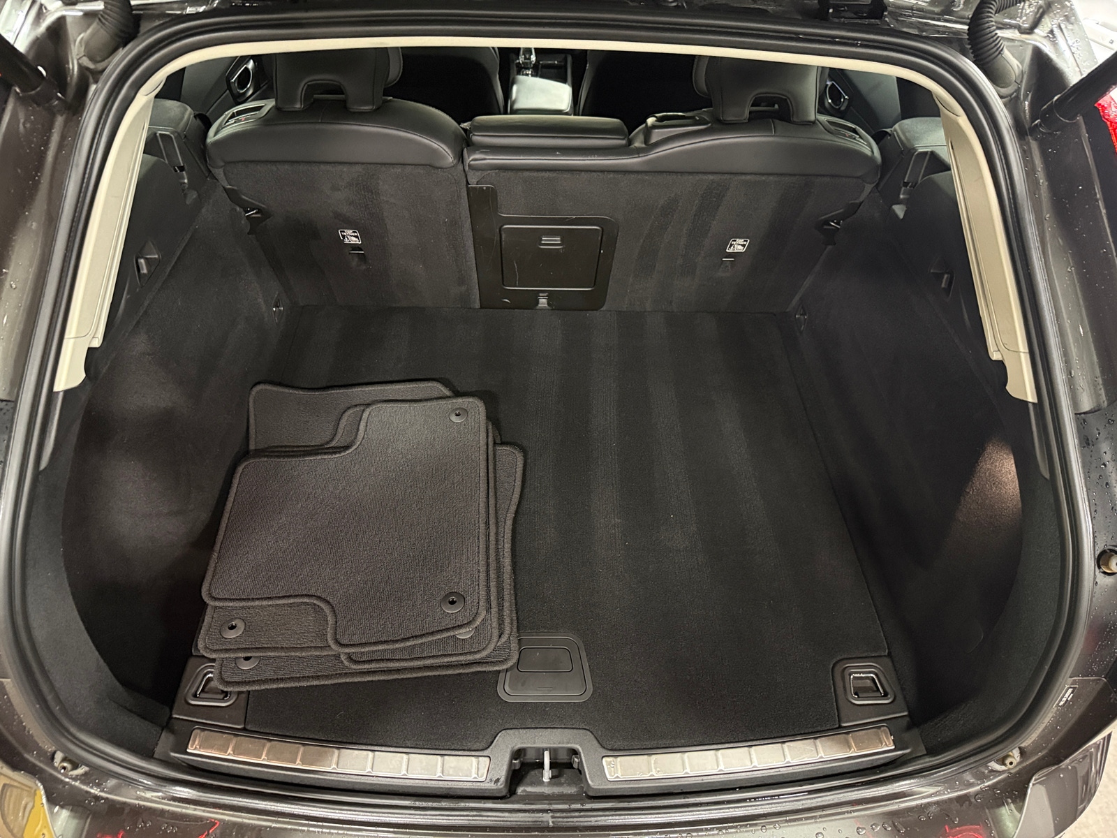 Thumbnail: 2022 Volvo XC60 - 6