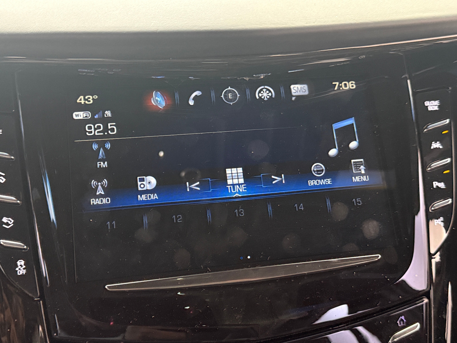 Thumbnail: 2019 Cadillac Escalade - 3