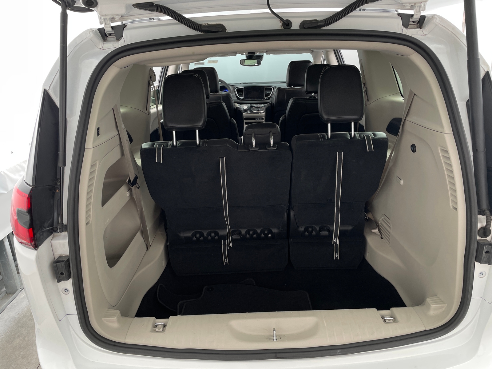 Thumbnail: 2022 Chrysler Pacifica - 6