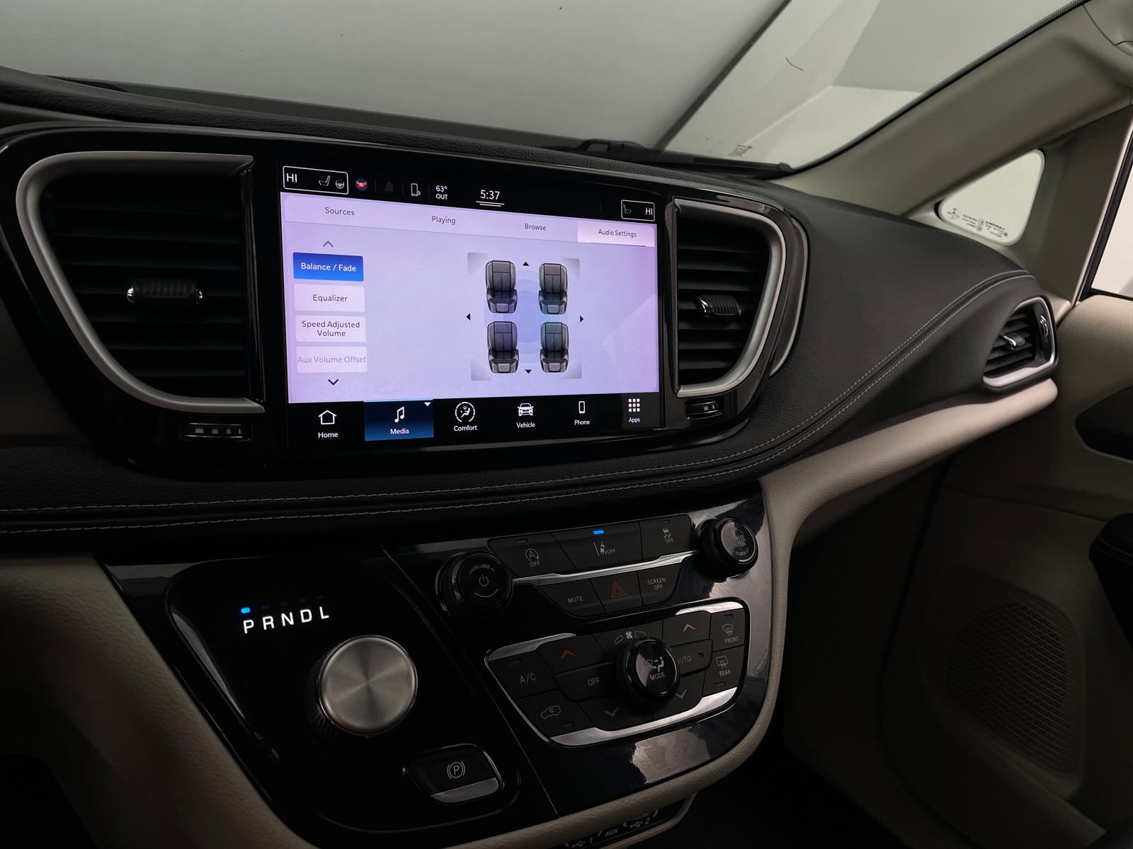 Thumbnail: 2022 Chrysler Pacifica - 3