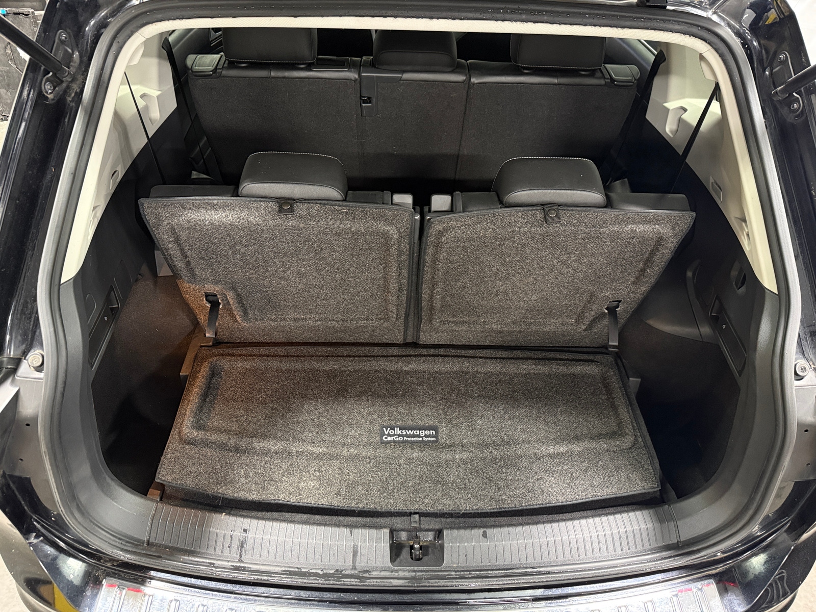 Thumbnail: 2021 Volkswagen Tiguan - 6