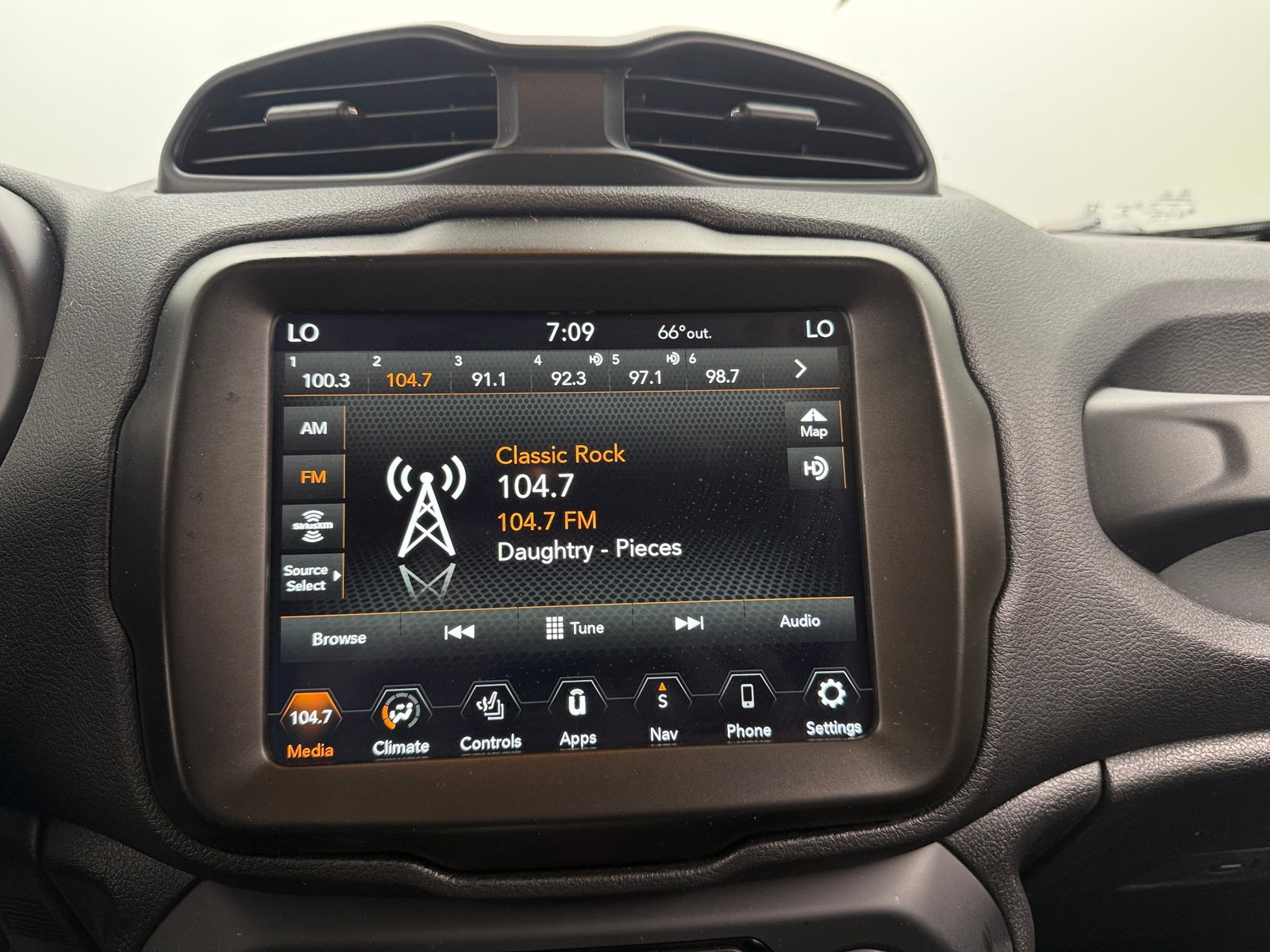 Thumbnail: 2021 Jeep Renegade - 3