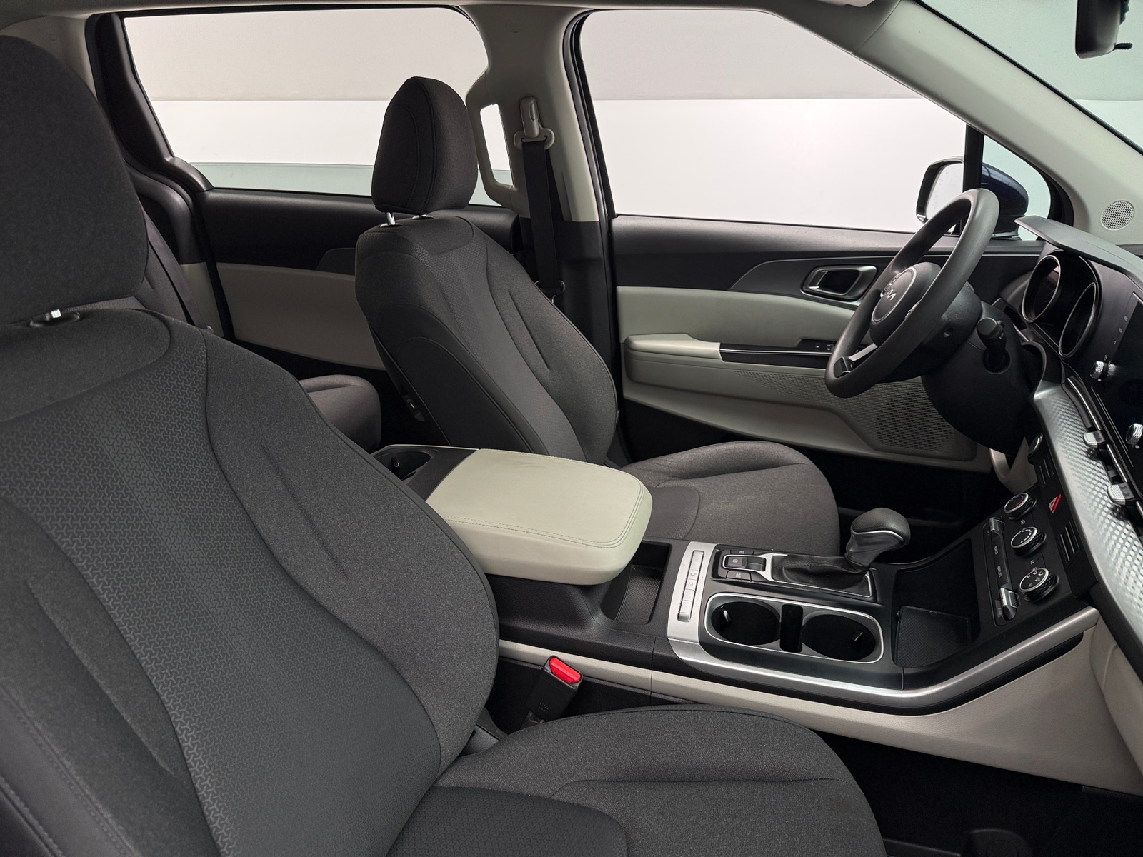 Thumbnail: 2023 Kia Carnival - 2