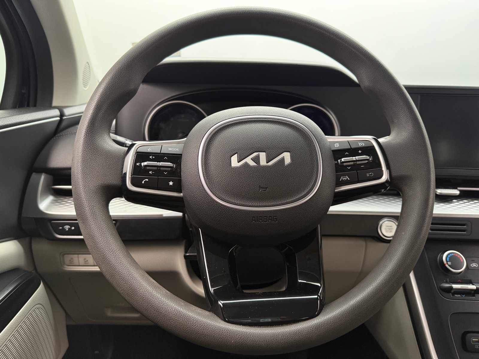 Thumbnail: 2023 Kia Carnival - 5