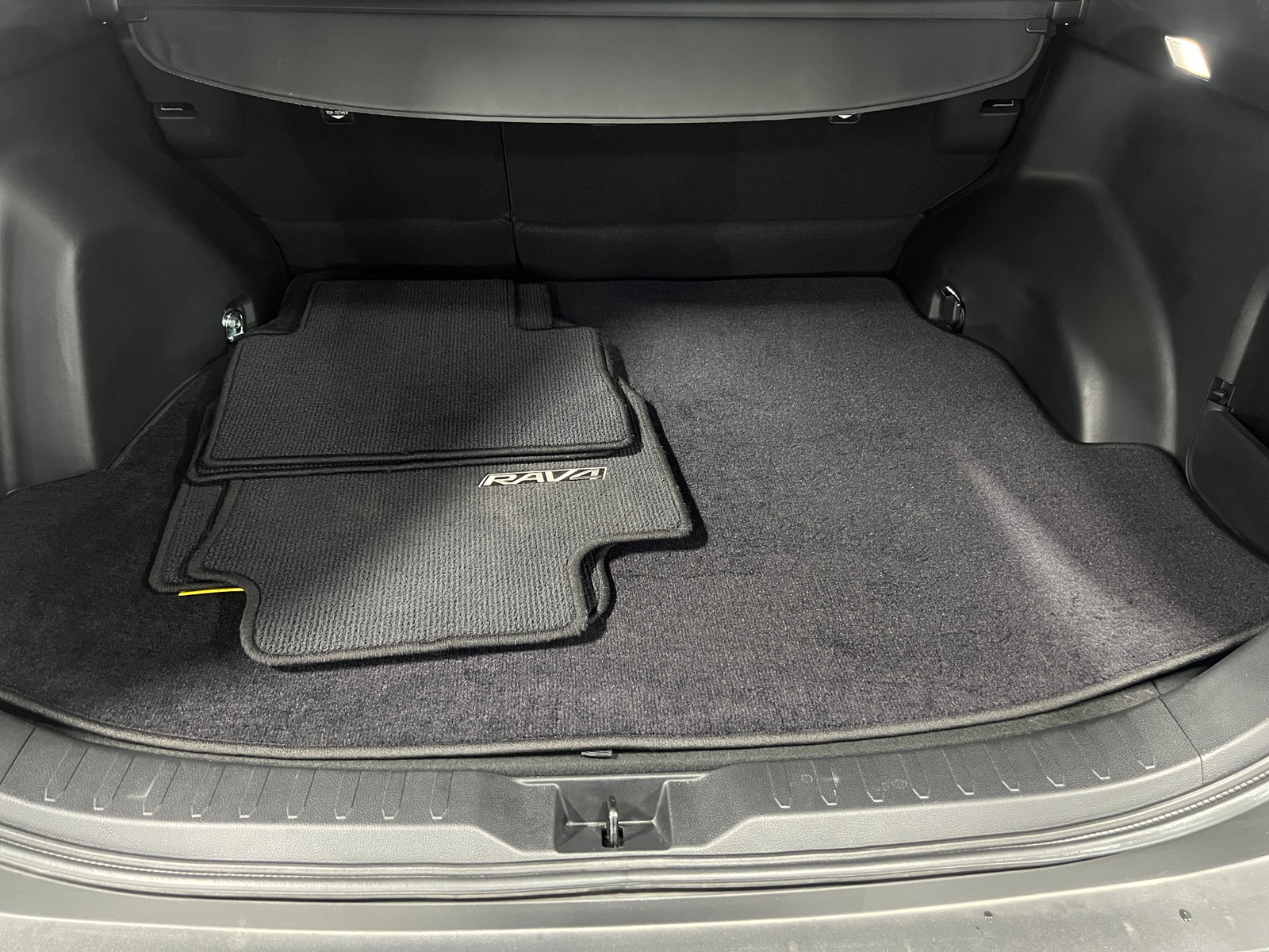 Thumbnail: 2022 Toyota RAV4 - 6