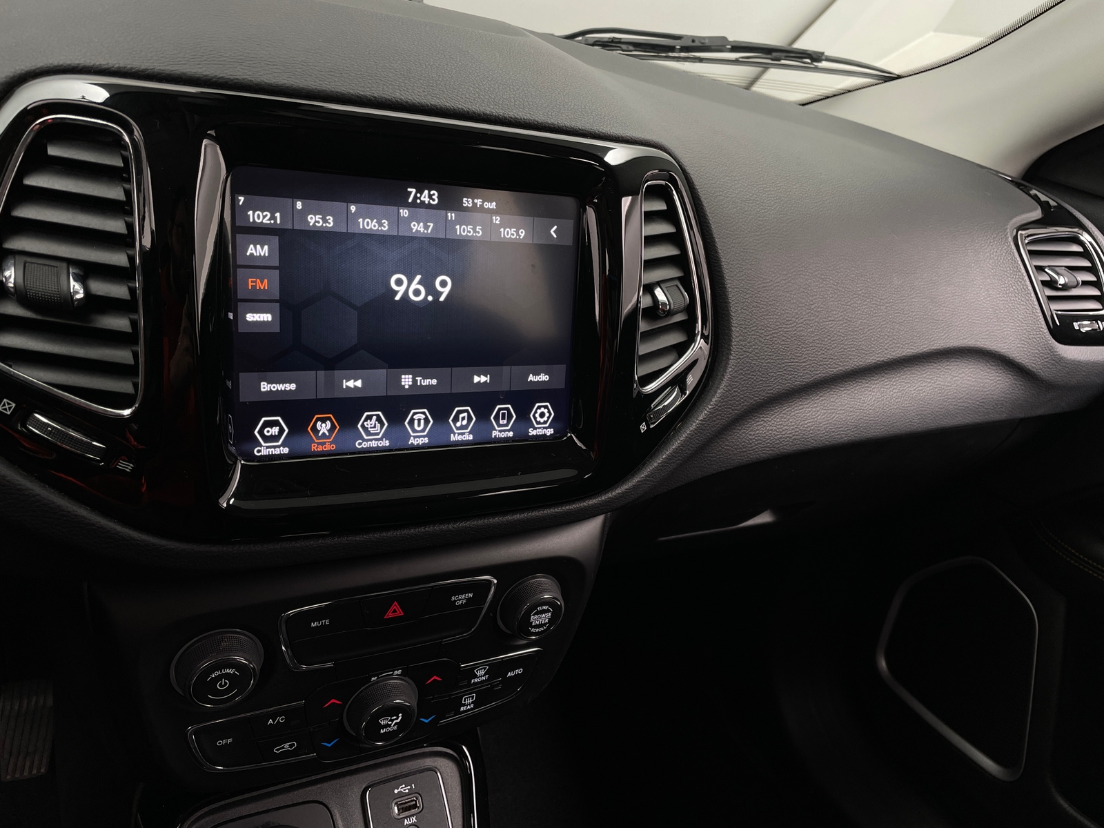 Thumbnail: 2019 Jeep Compass - 3