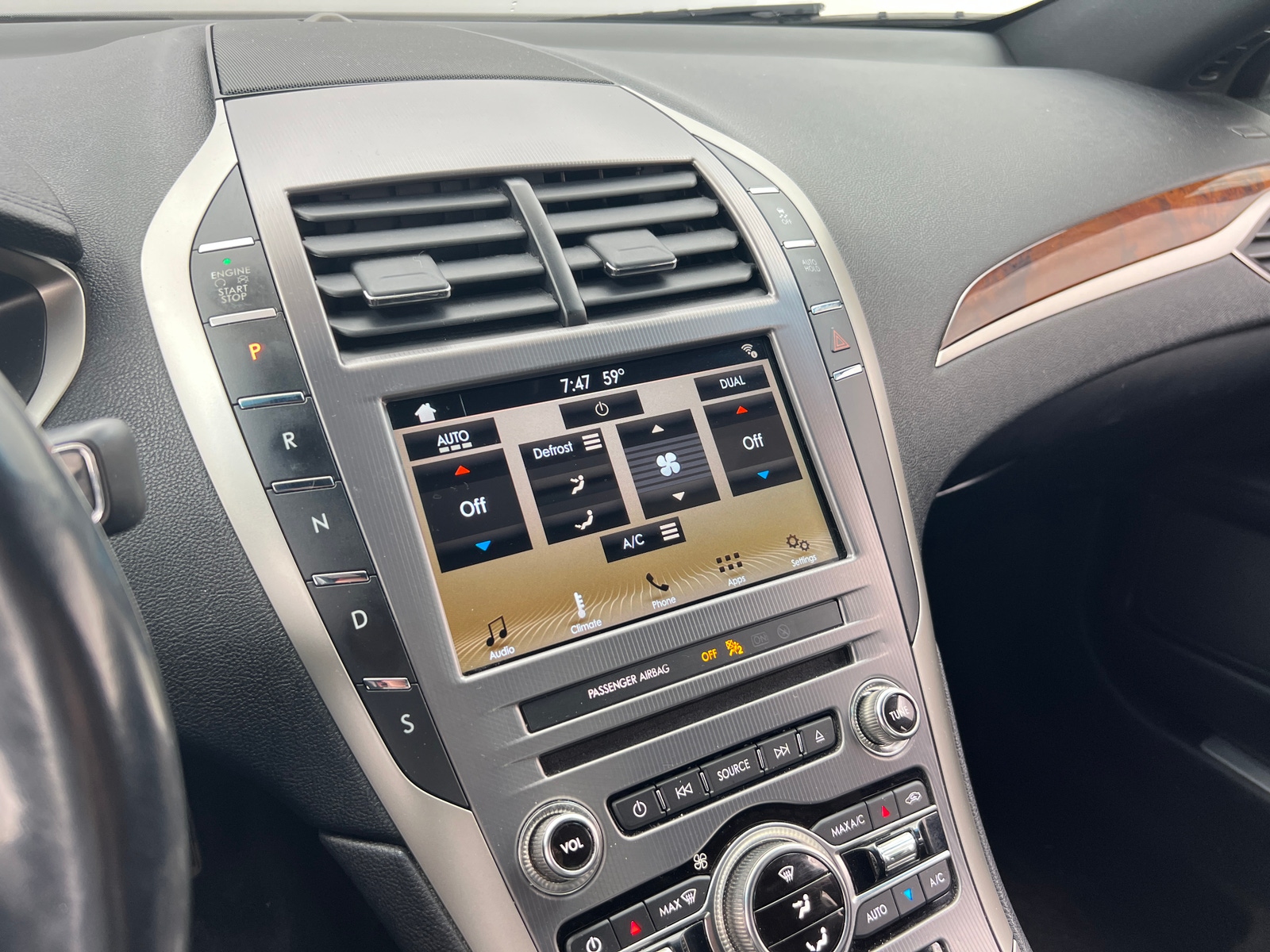 Thumbnail: 2017 Lincoln MKZ - 3