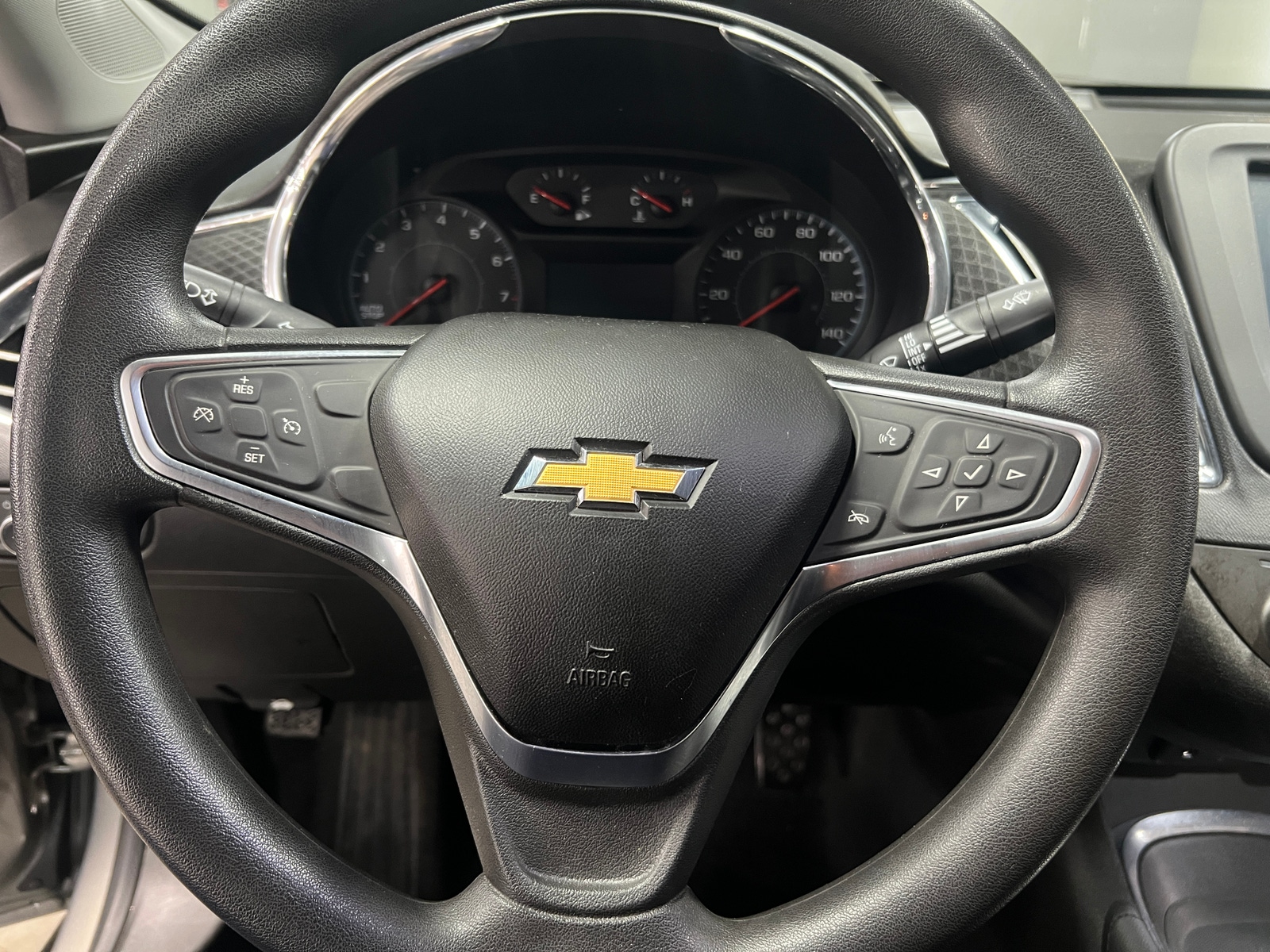 Thumbnail: 2017 Chevrolet Malibu - 5