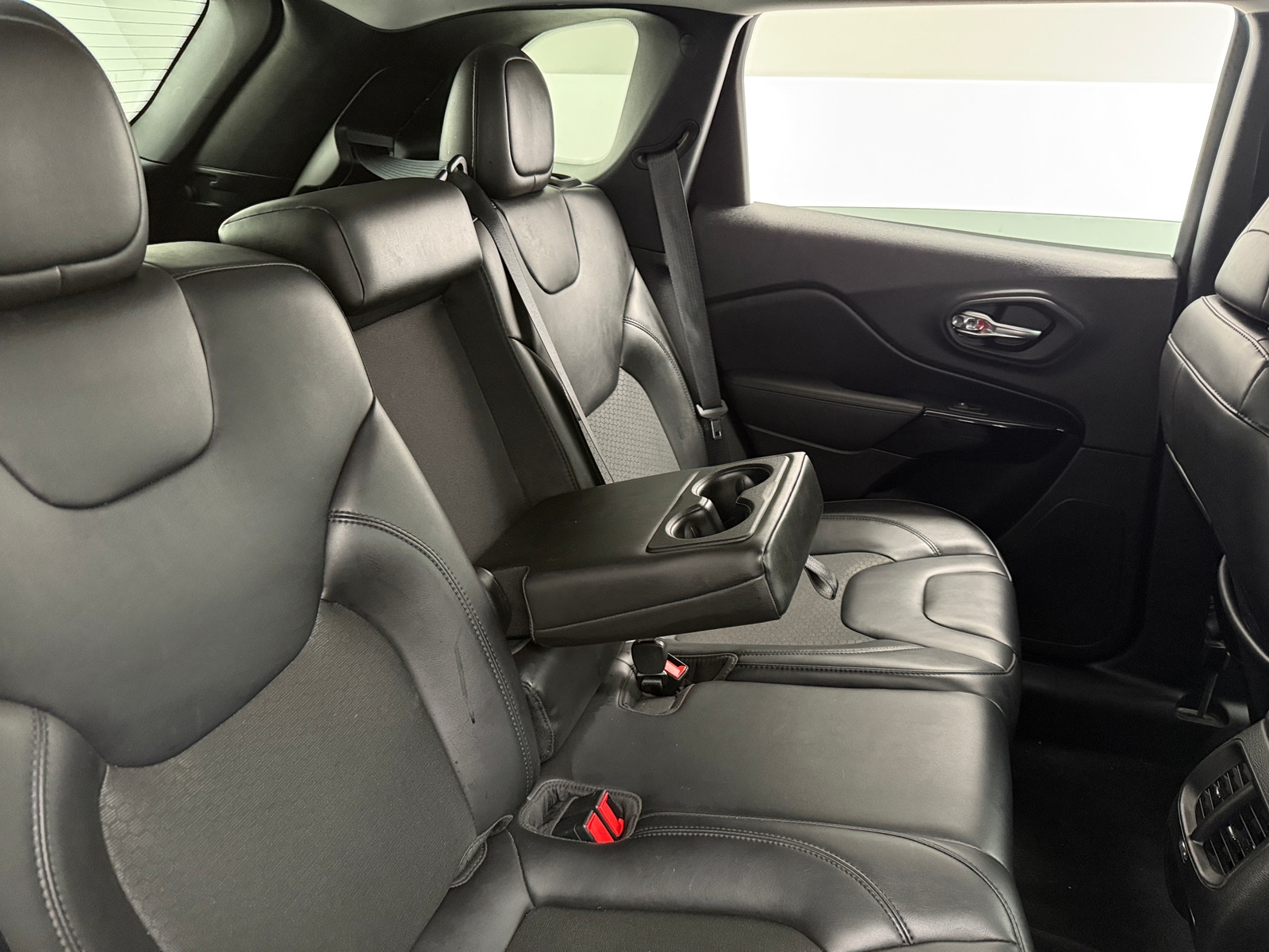 Thumbnail: 2021 Jeep Cherokee - 6