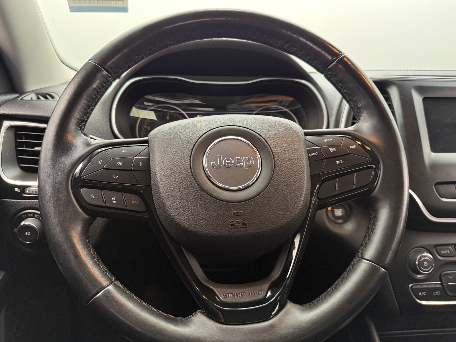 Thumbnail: 2021 Jeep Cherokee - 5