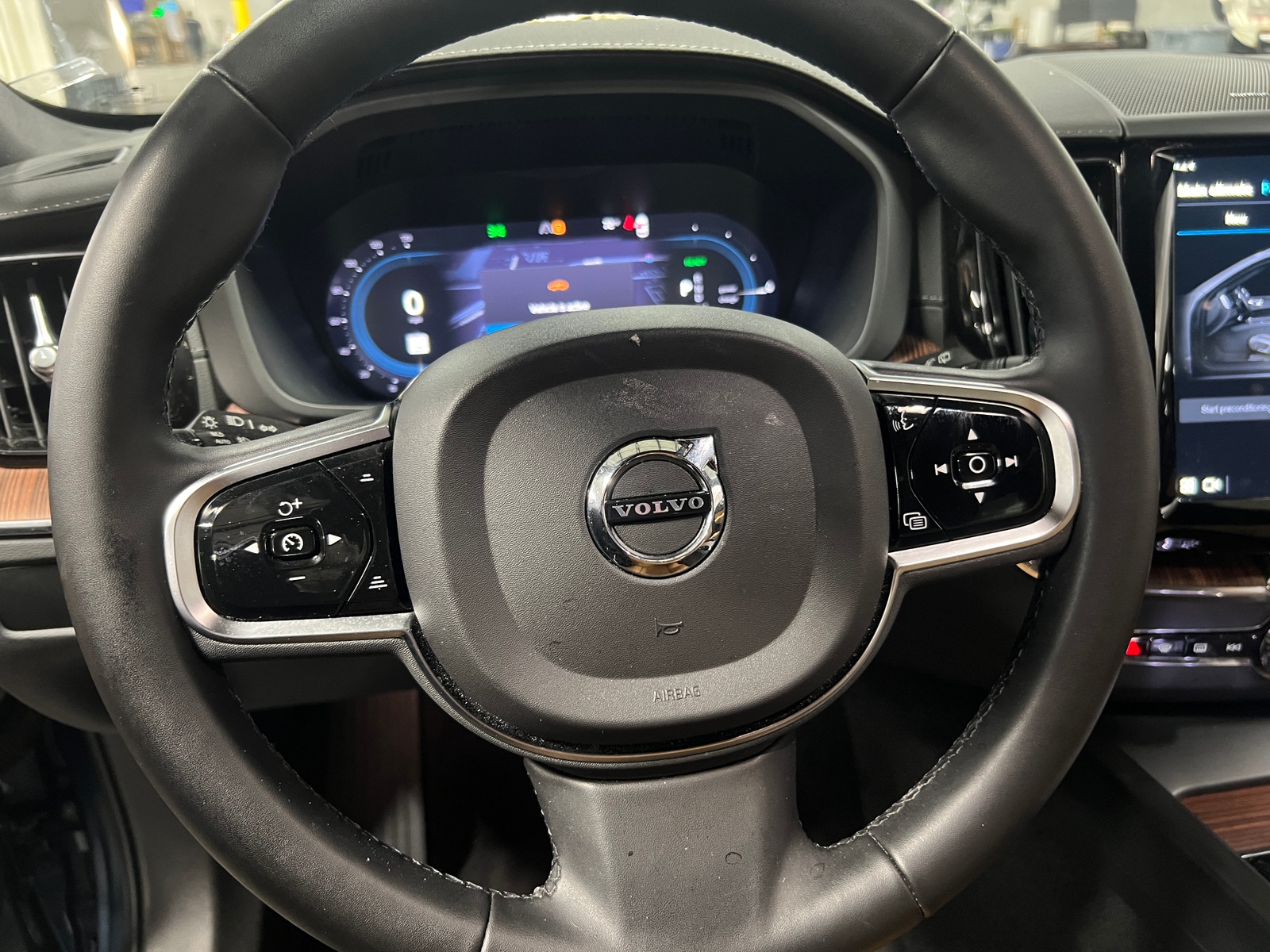 Thumbnail: 2024 Volvo XC60 - 4