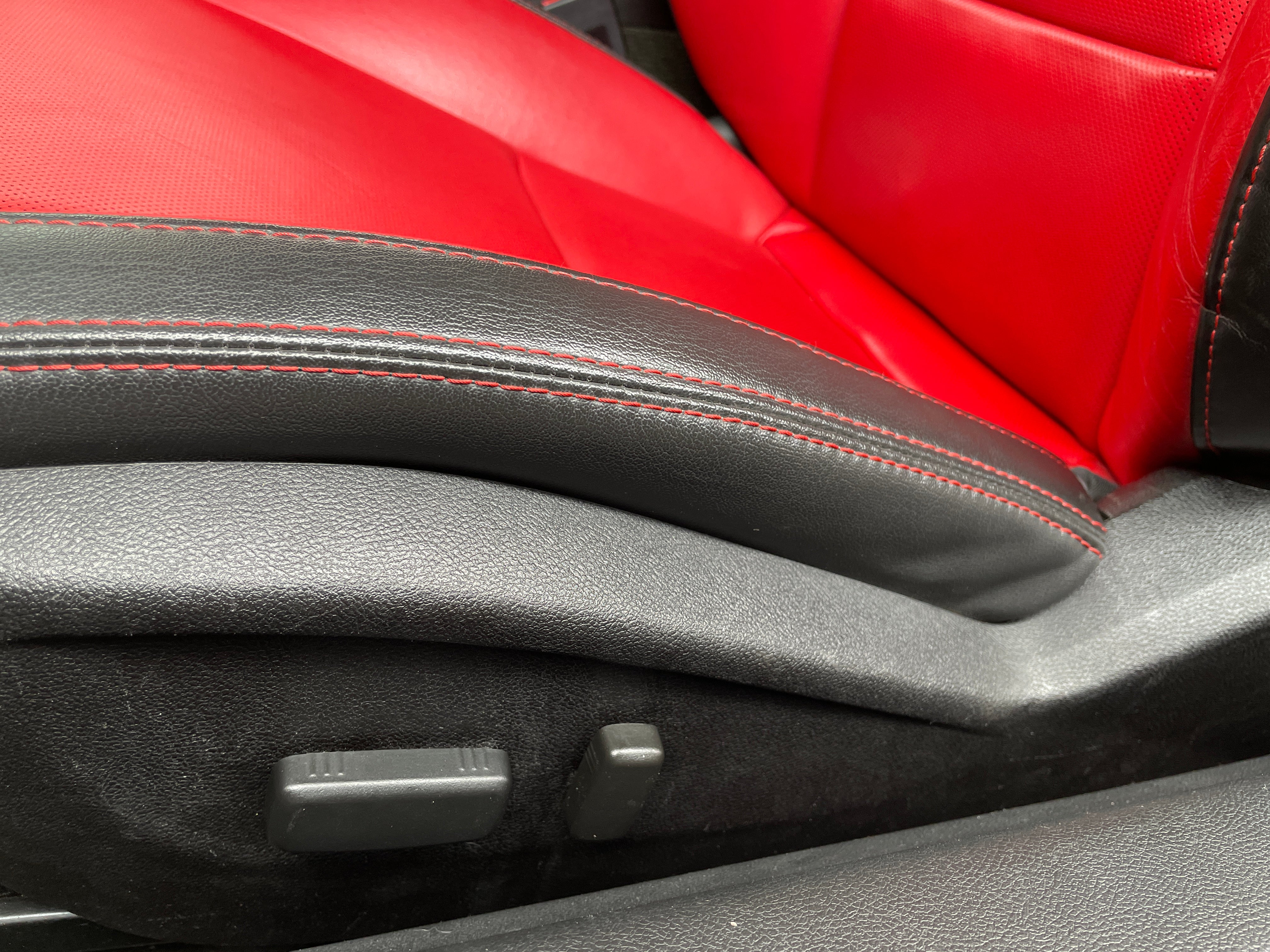 Used 2015 Chevrolet Camaro 2LT with VIN 2G1FF3D3XF9208974 for sale in Oak Creek, WI