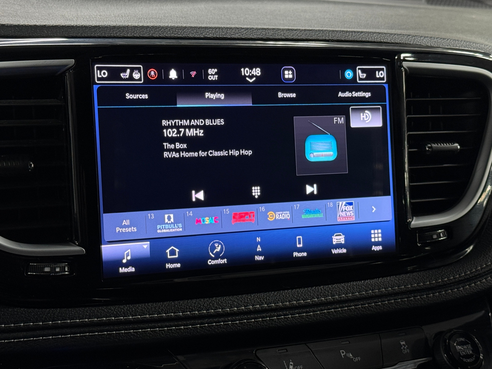 Thumbnail: 2023 Chrysler Pacifica - 3