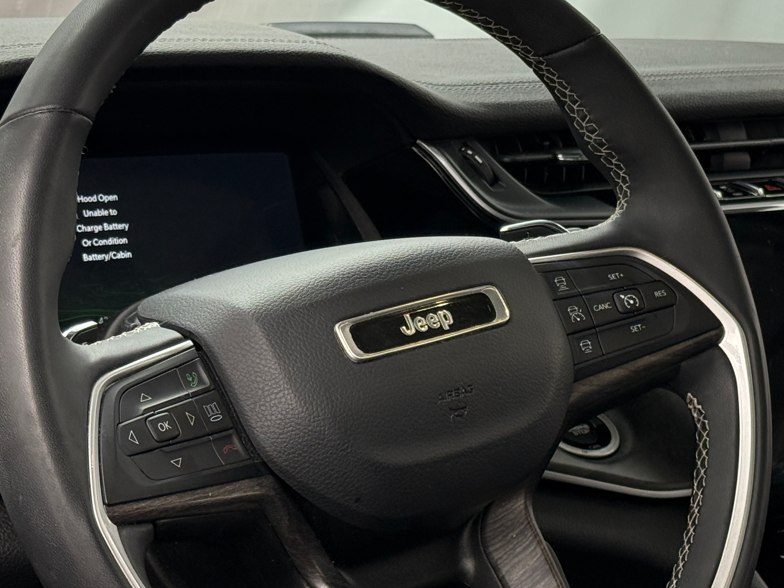 Thumbnail: 2024 Jeep Grand Cherokee - 4