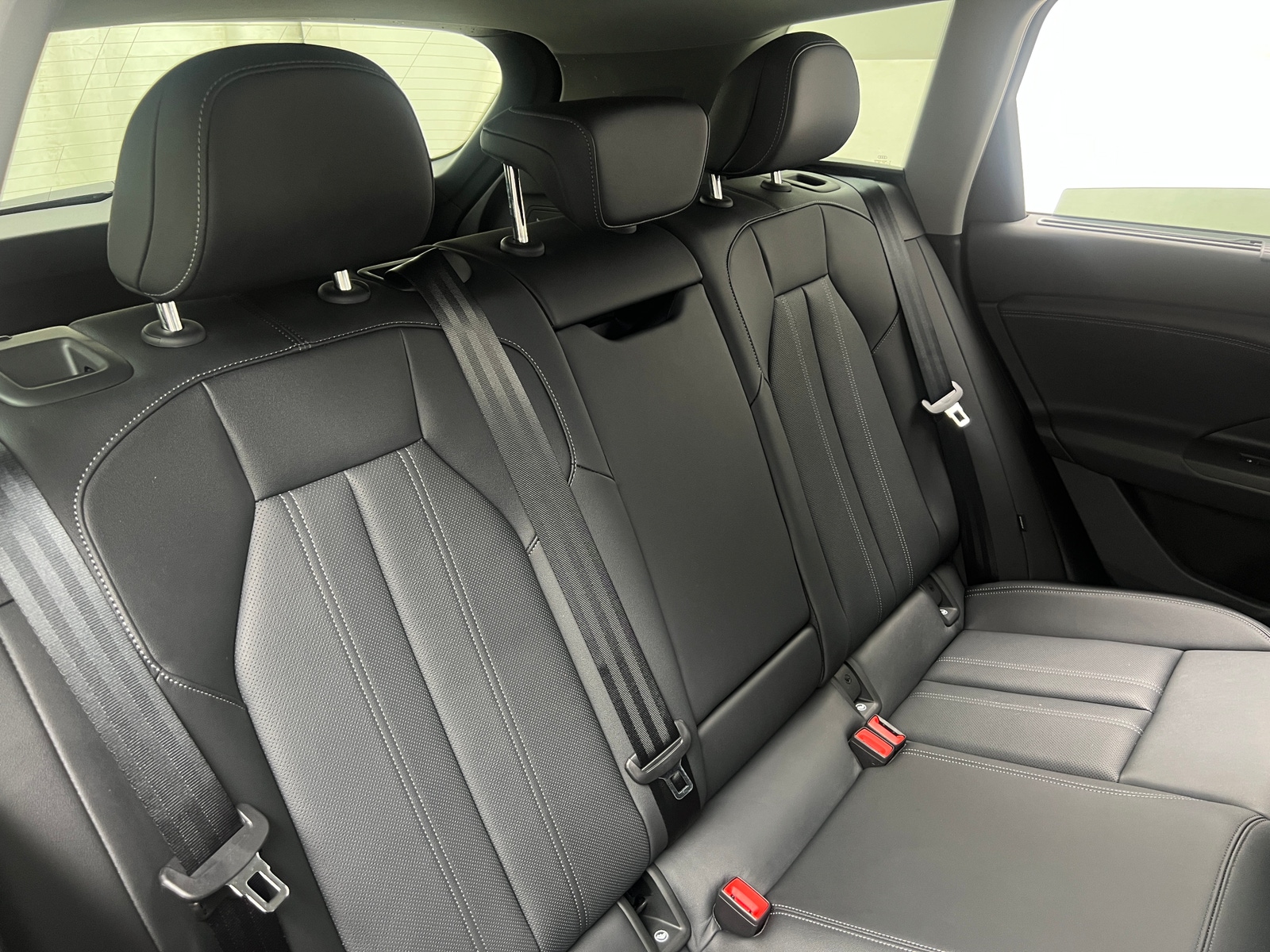 Thumbnail: 2025 Audi Q6 e-tron - 5