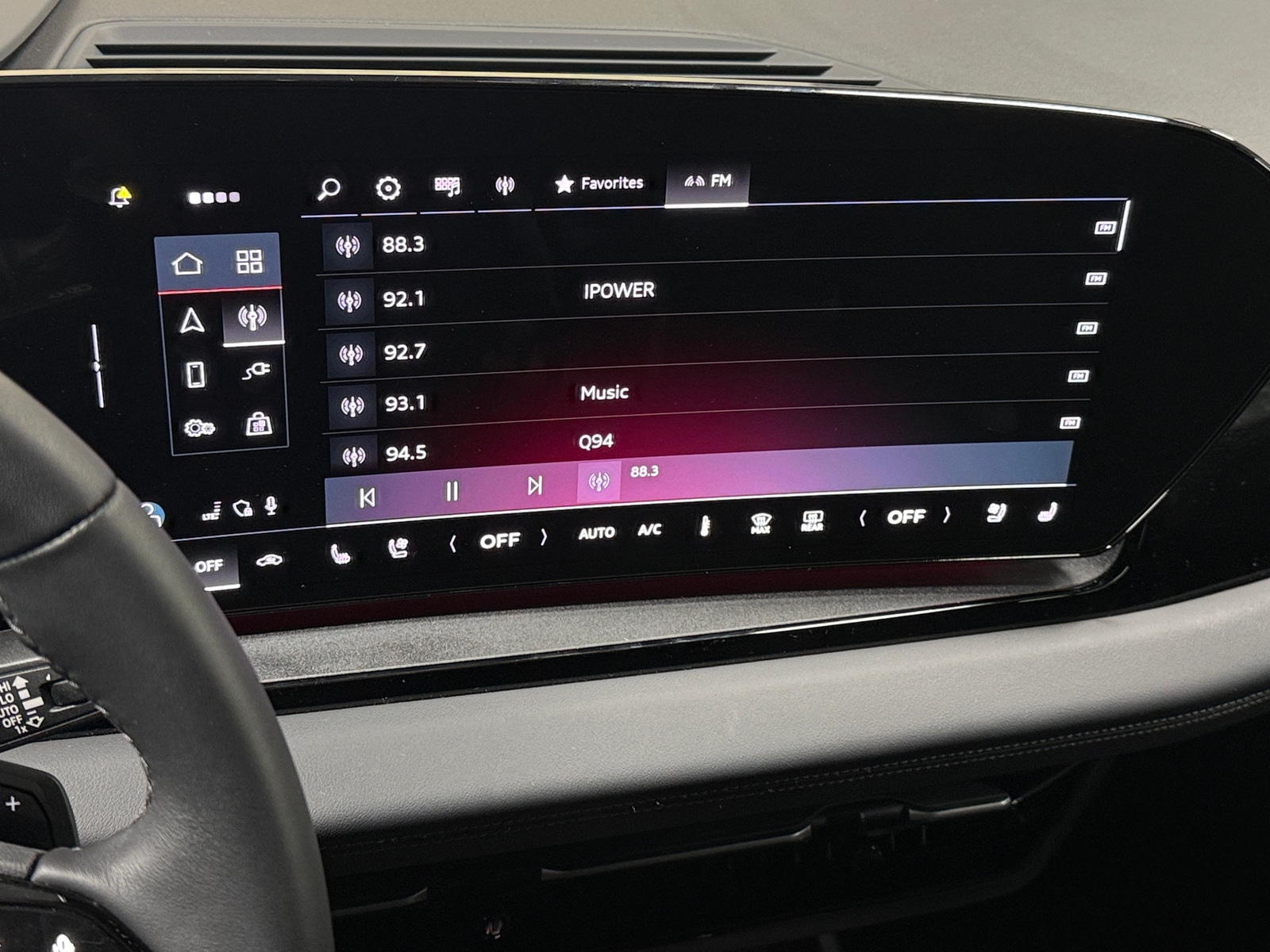 Thumbnail: 2025 Audi Q6 e-tron - 3