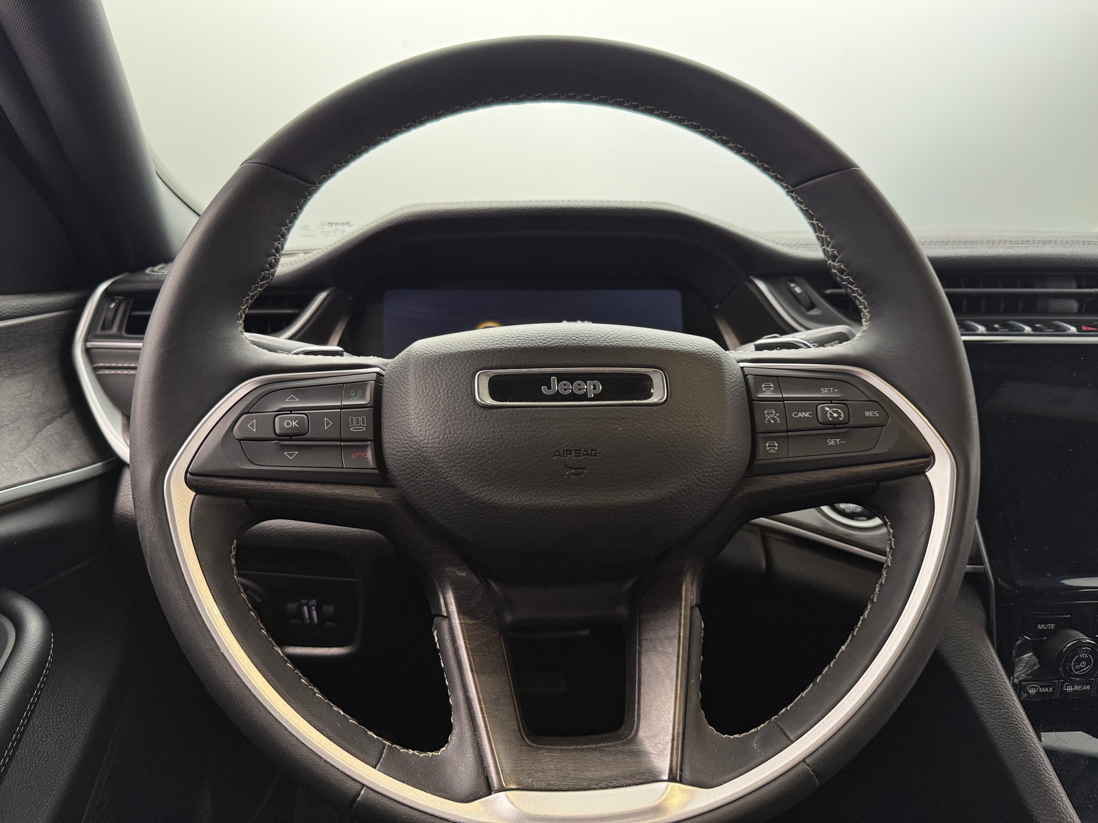 Thumbnail: 2024 Jeep Grand Cherokee - 4