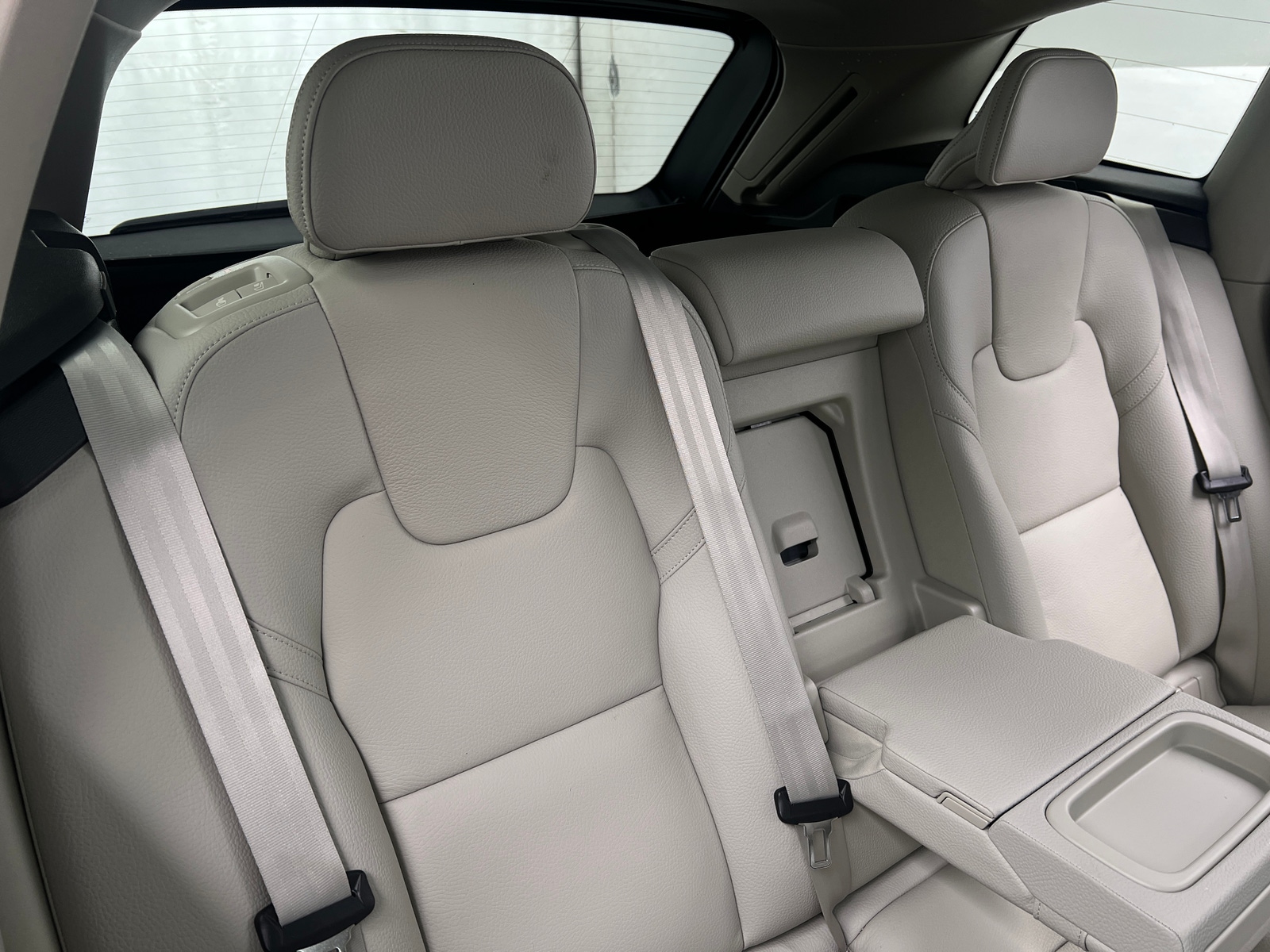 Thumbnail: 2022 Volvo XC60 - 6