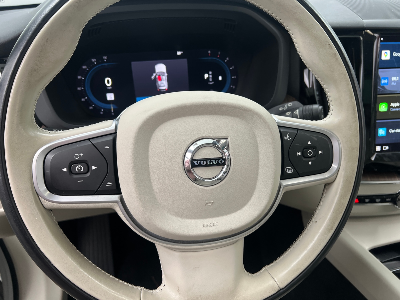 Thumbnail: 2022 Volvo XC60 - 5