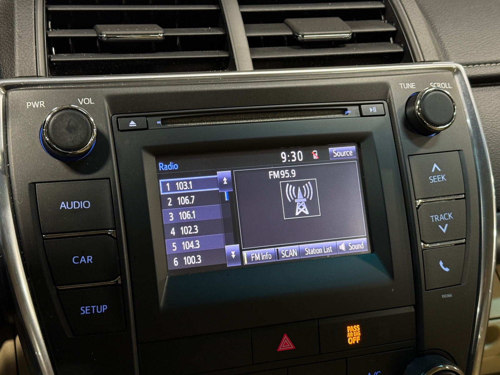 Thumbnail: 2015 Toyota Camry - 4