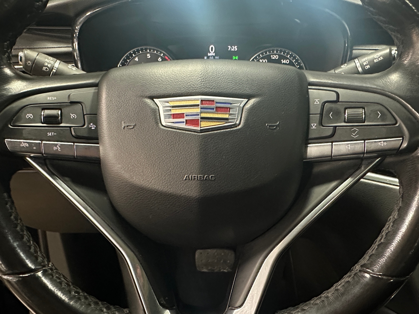 Thumbnail: 2021 Cadillac XT6 - 4