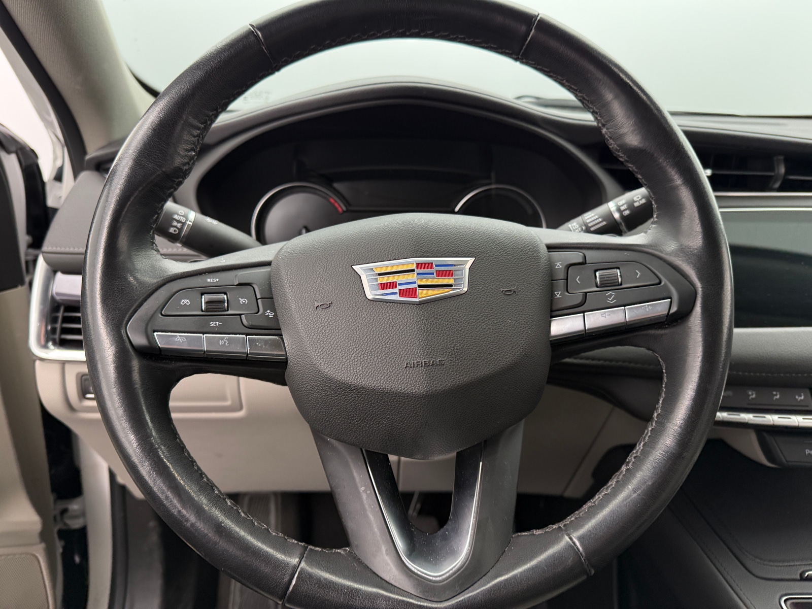 Thumbnail: 2023 Cadillac XT4 - 4